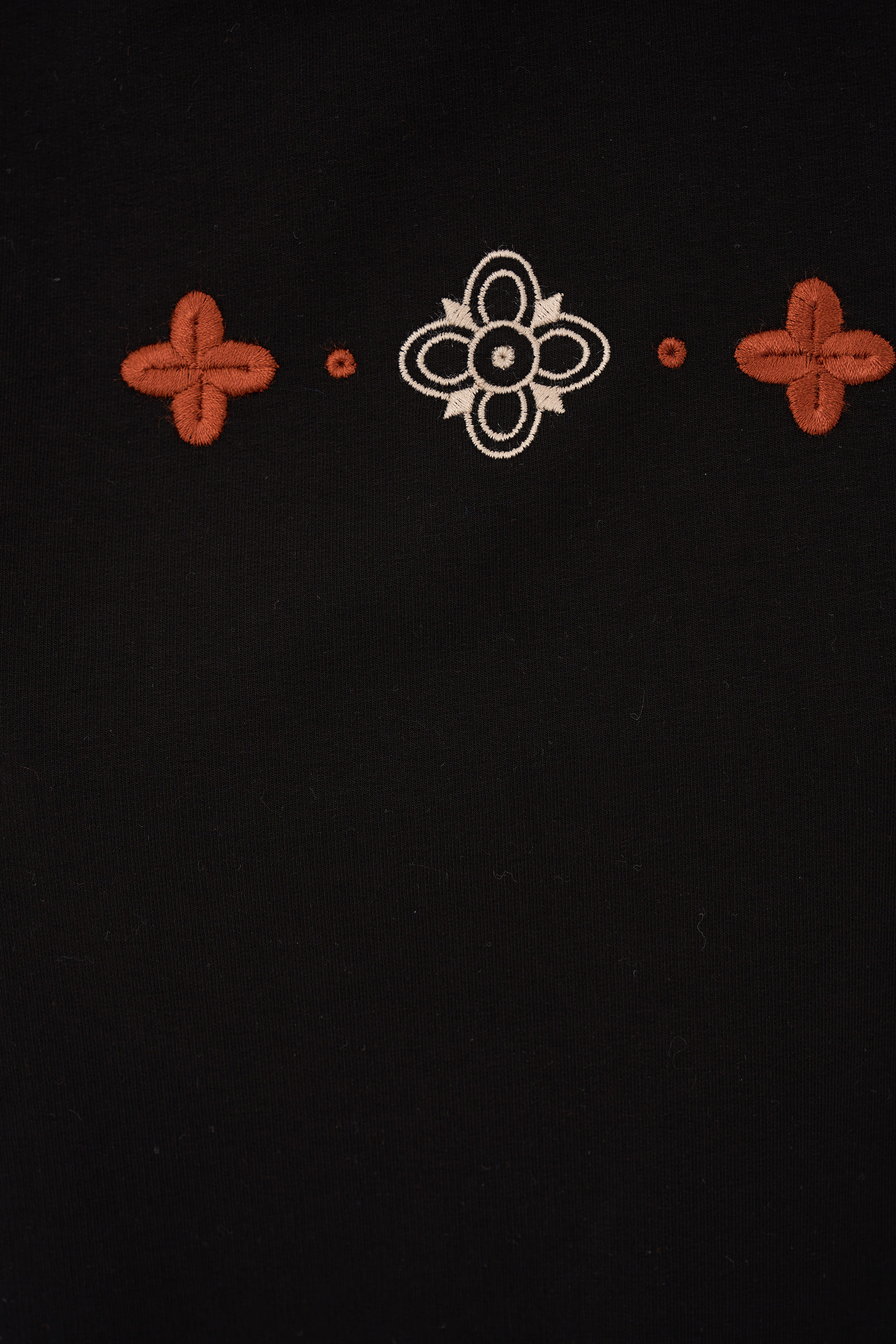 Women's embroidered black T-shirt Buda | XS
