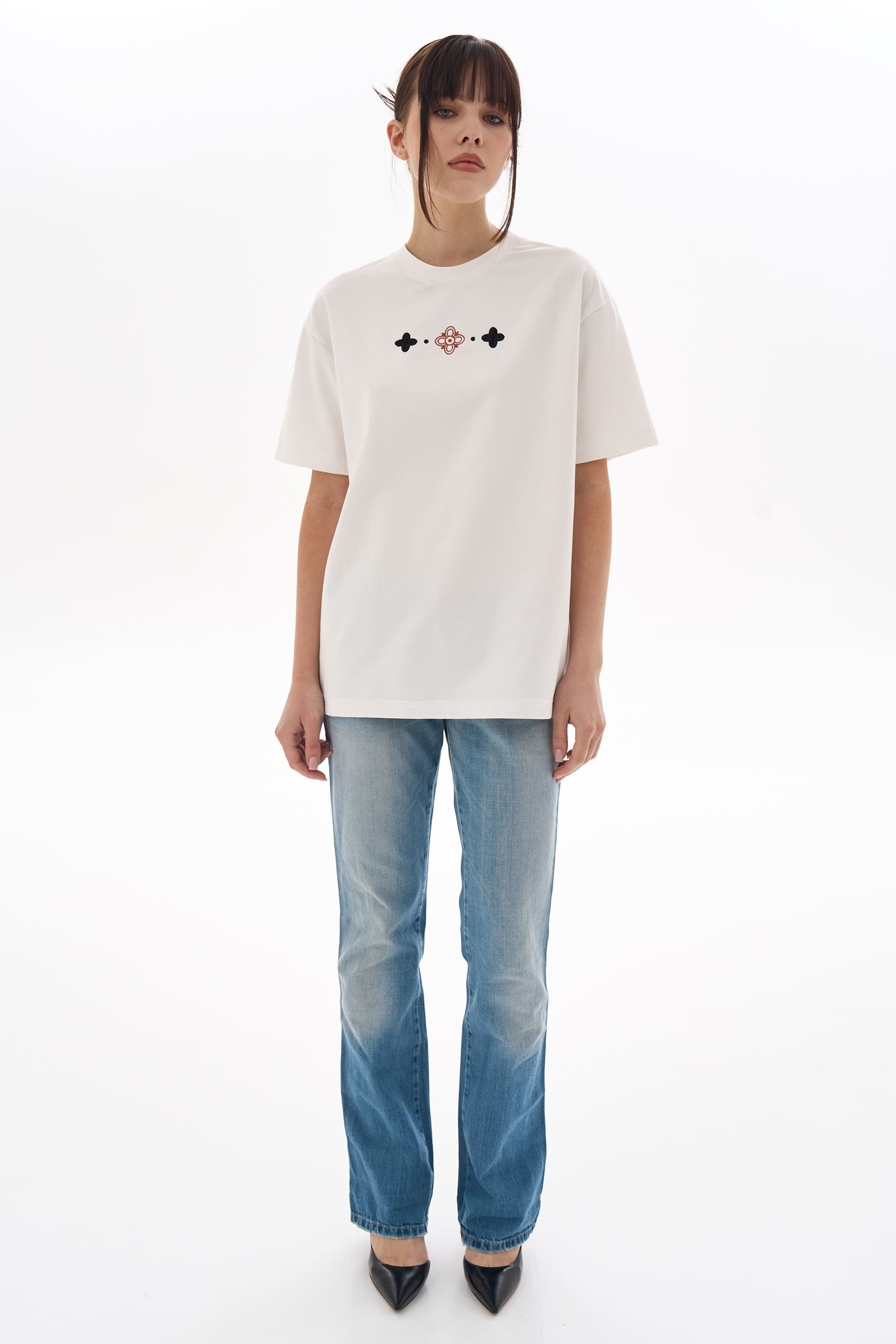 Women's embroidered white T-shirt Buda