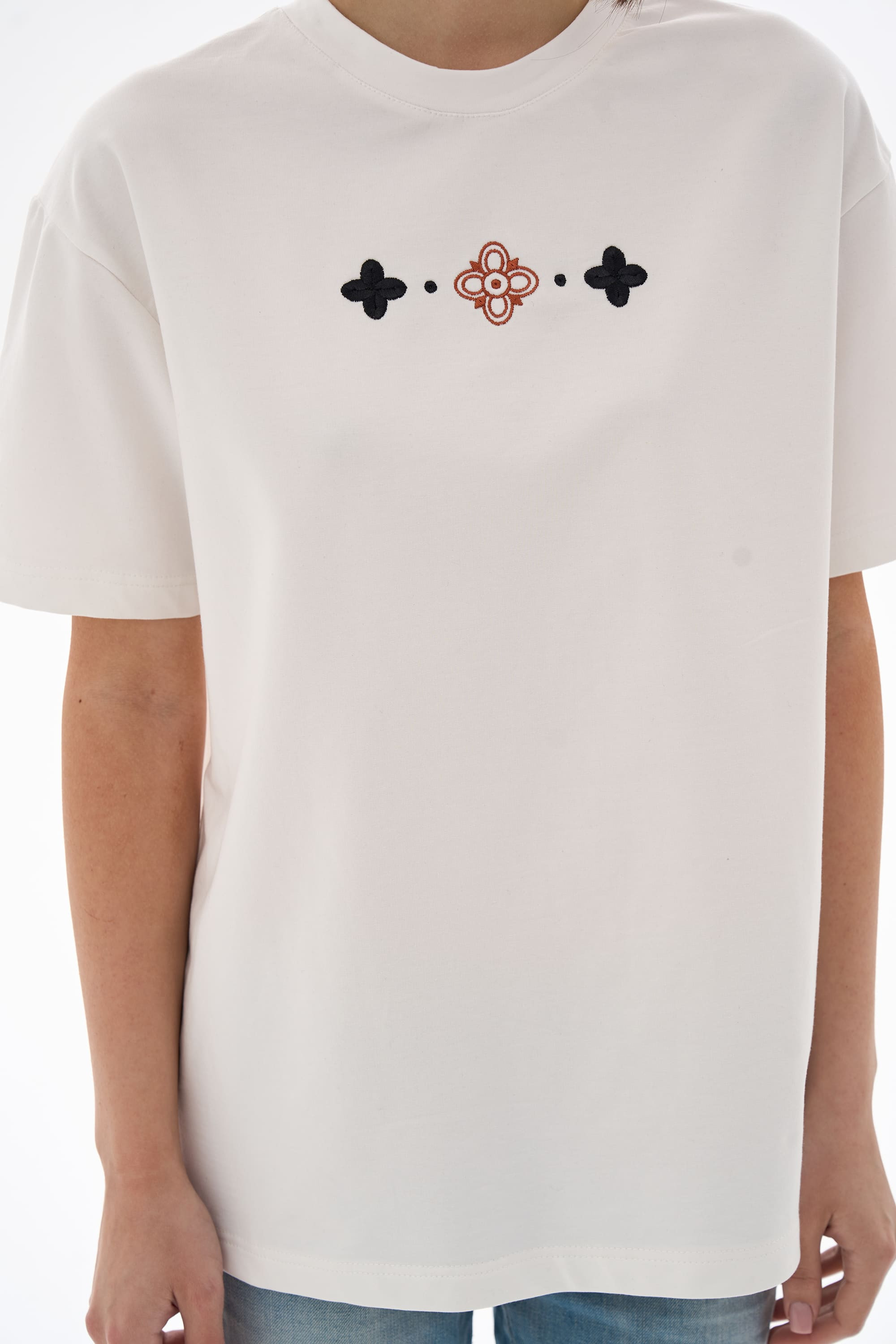 Women's embroidered white T-shirt Buda | XS