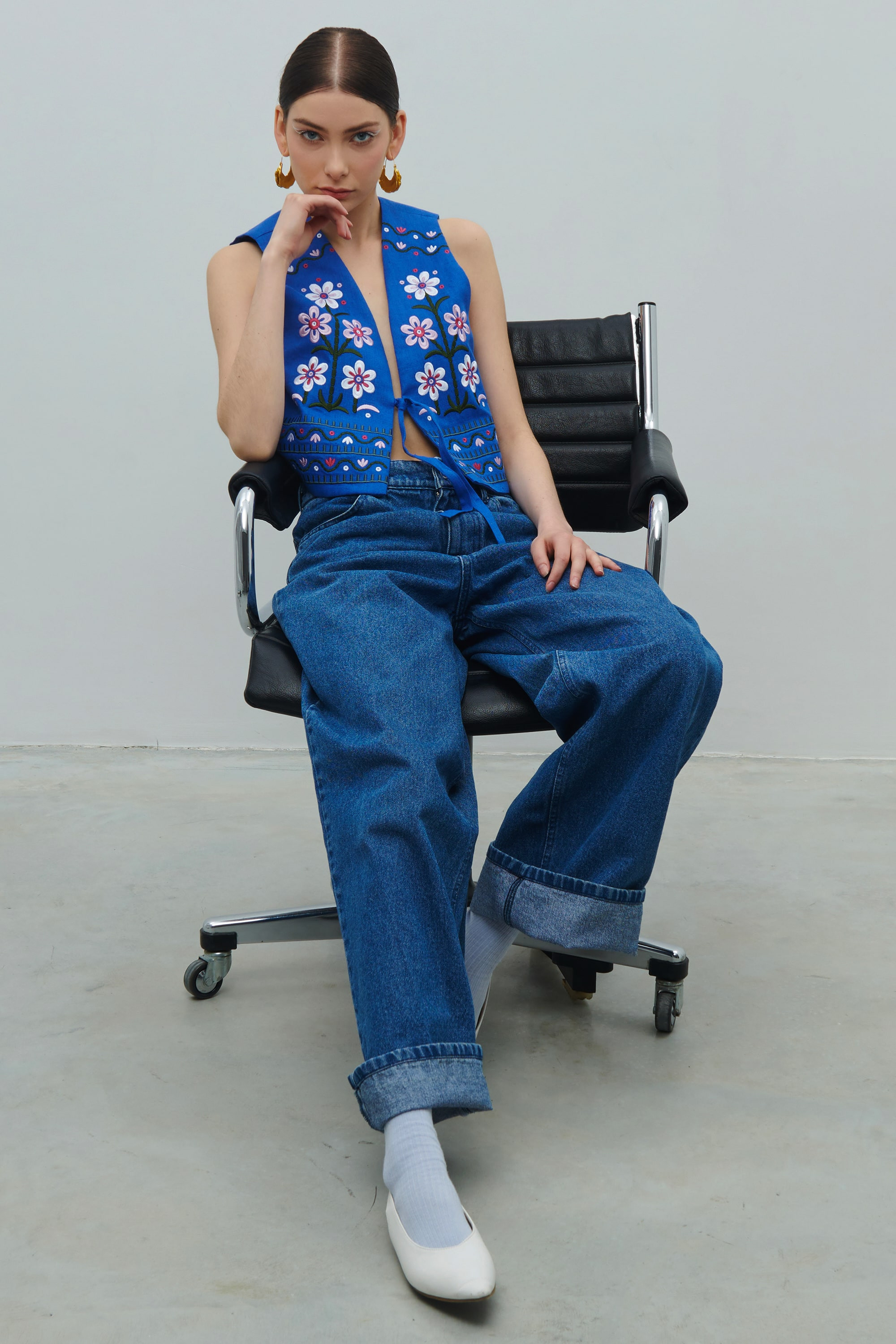 Linen waistcoat with floral ornament April | S | 42-44