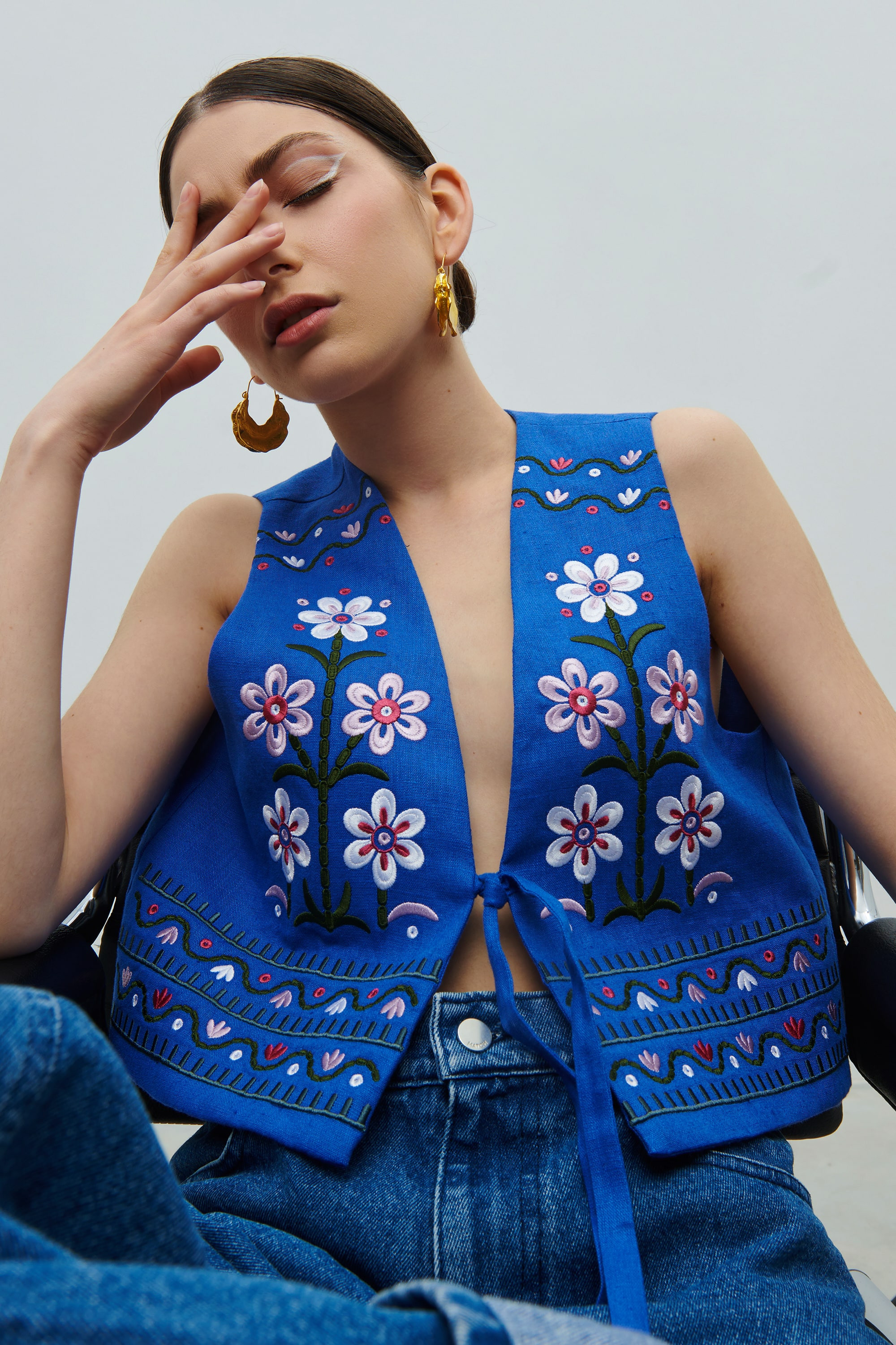Linen waistcoat with floral ornament April | S | 42-44