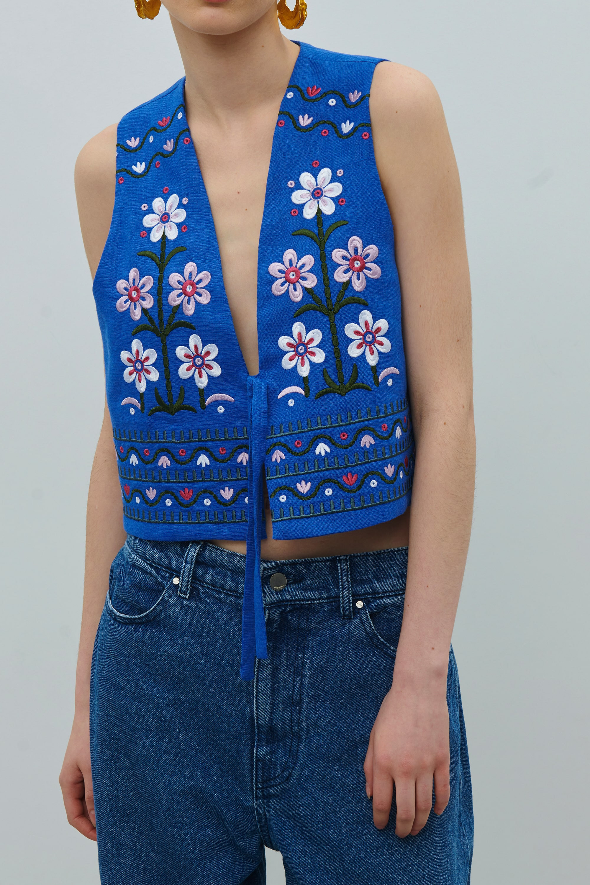Linen waistcoat with floral ornament April