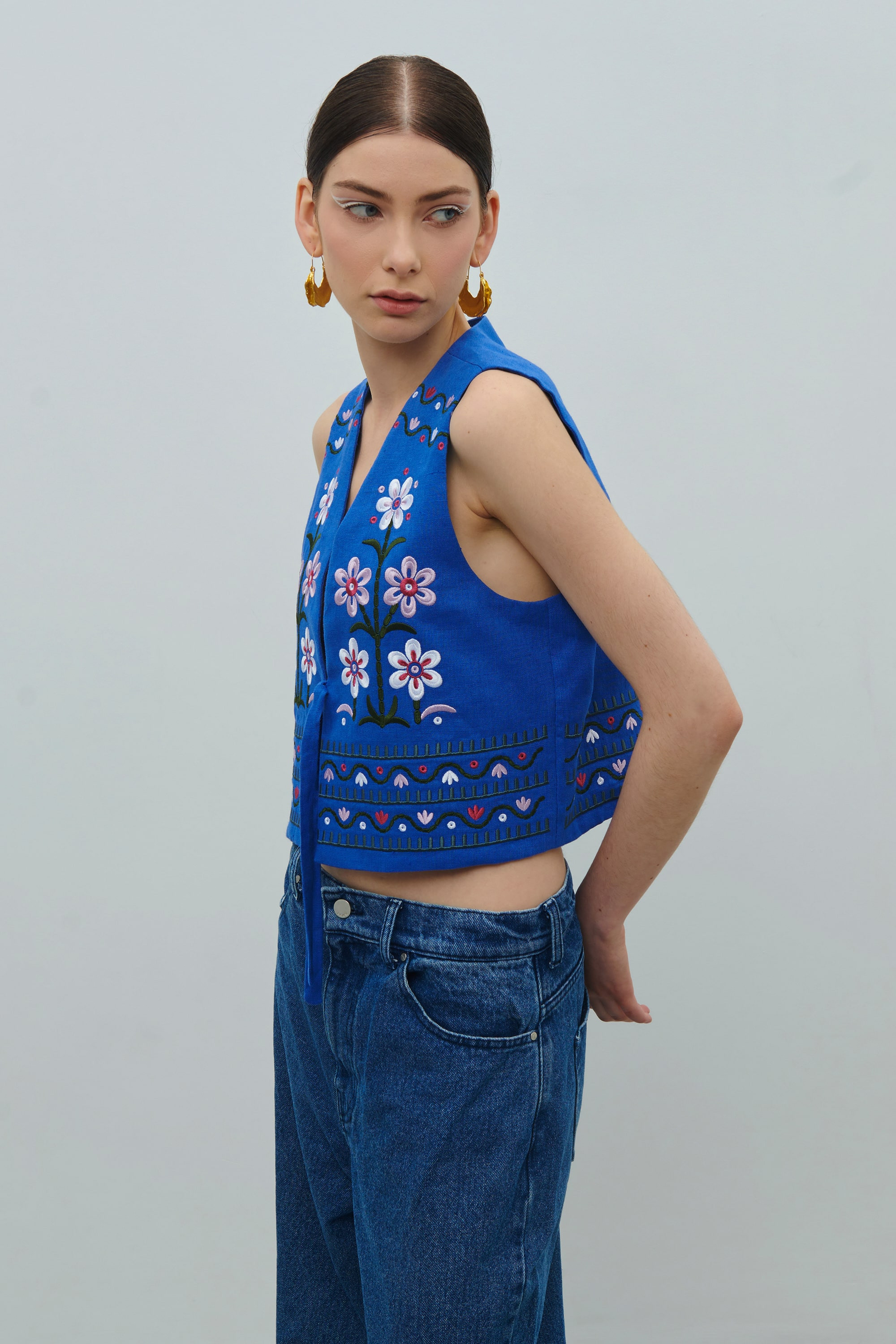 Linen waistcoat with floral ornament April | S | 42-44