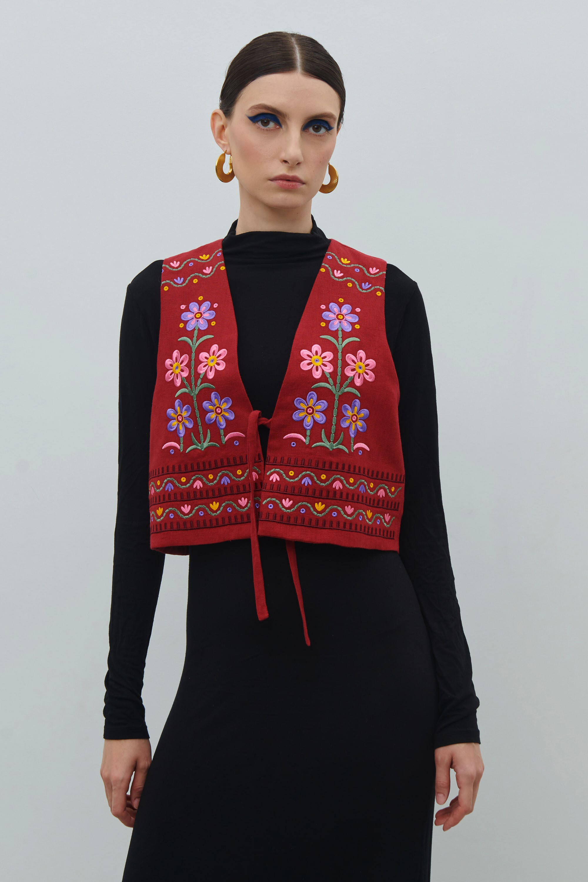 Llyana embroidered camel with rose flower ornament Kviten
