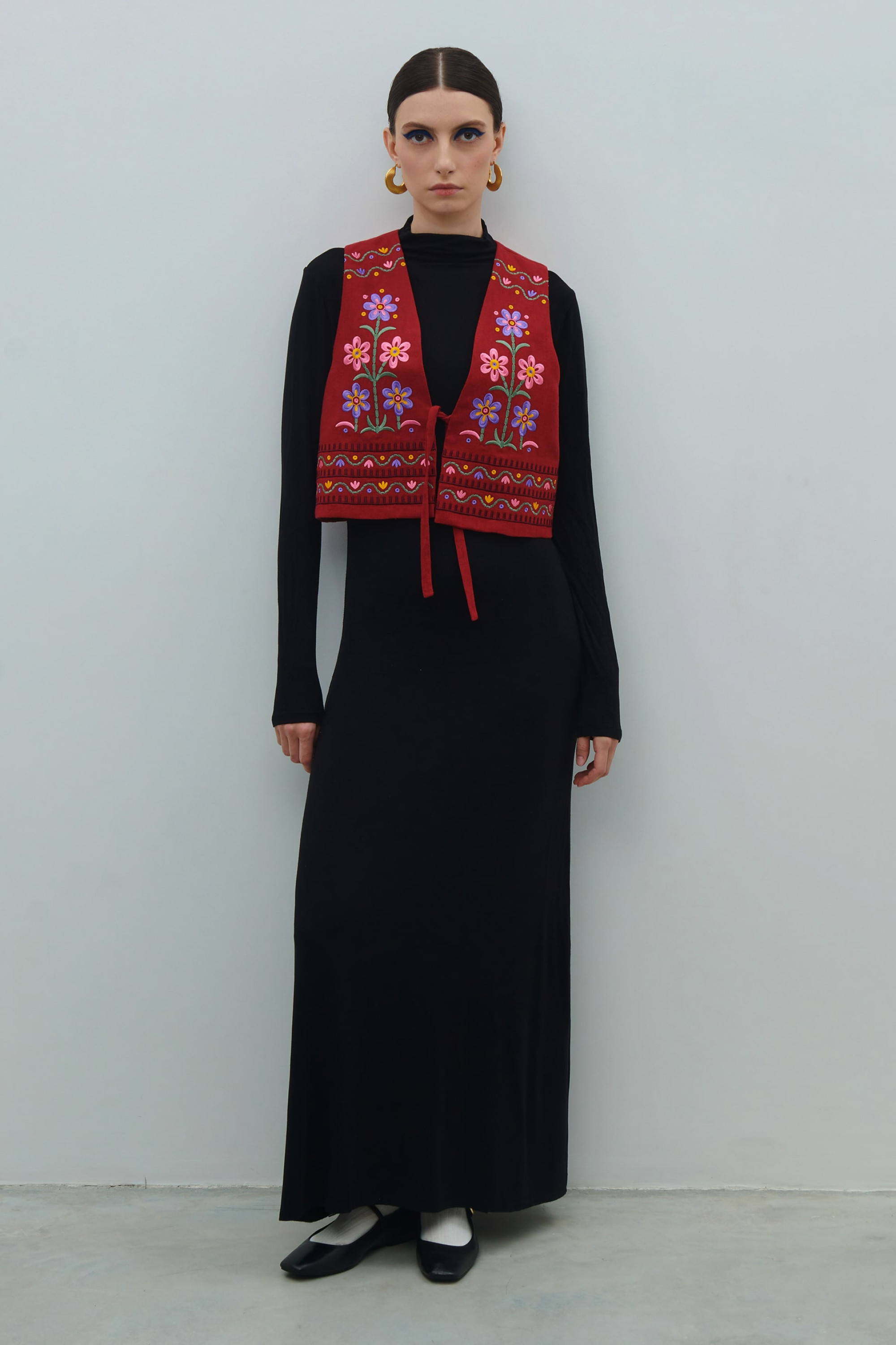 Llyana embroidered camel with rose flower ornament Kviten