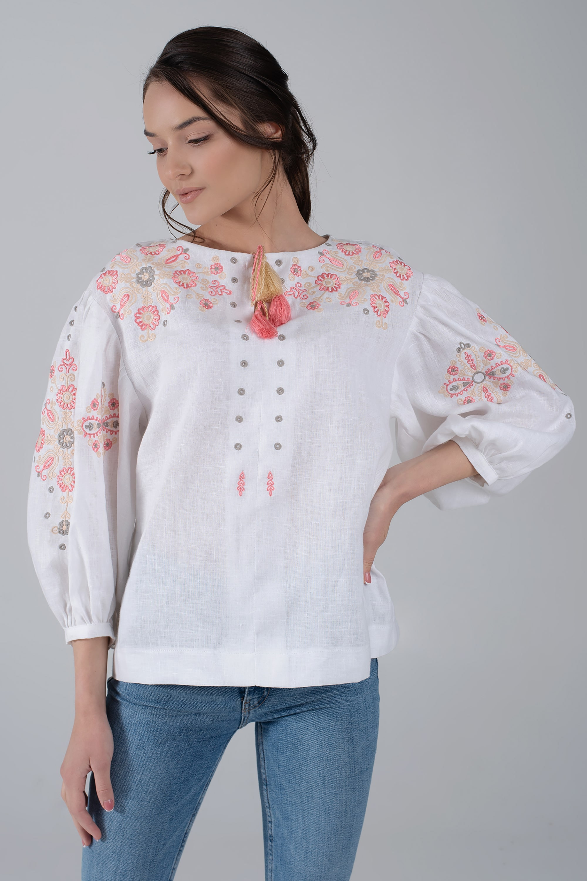 Women's embroidered blouse white Women's embroidered blouse white