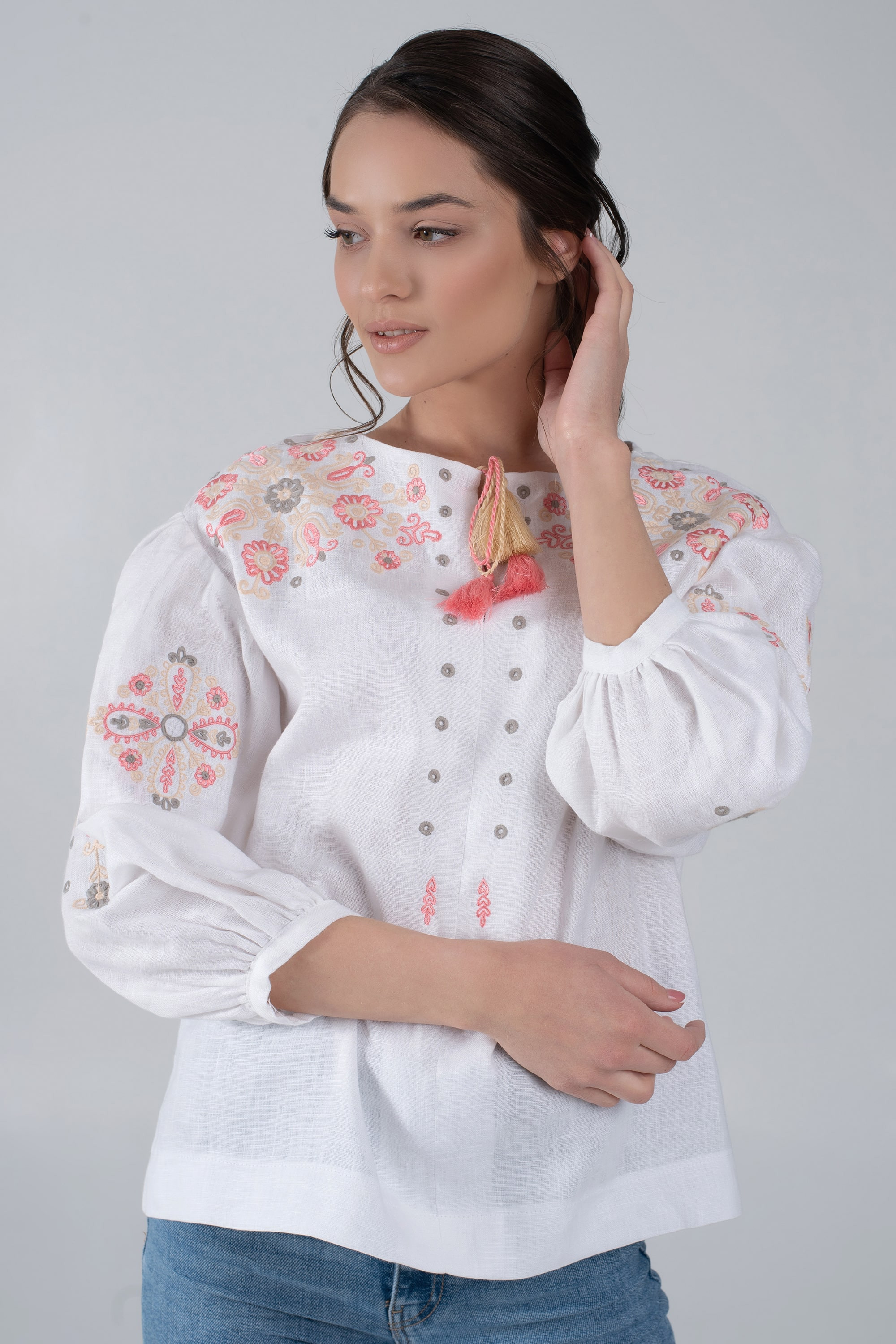 Women's embroidered blouse white Women's embroidered blouse white
