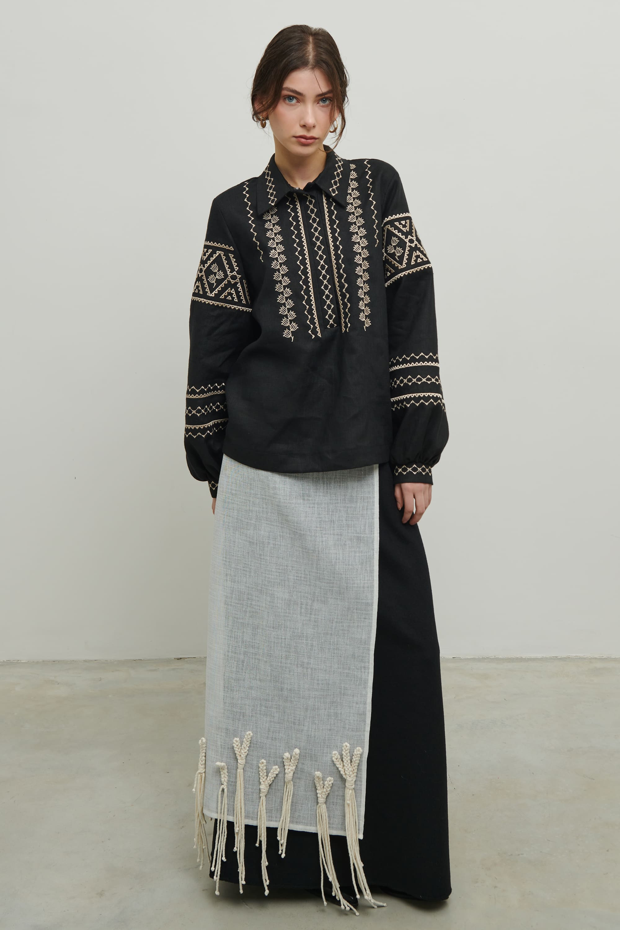 Women's black embroidered shirt Narbut 1