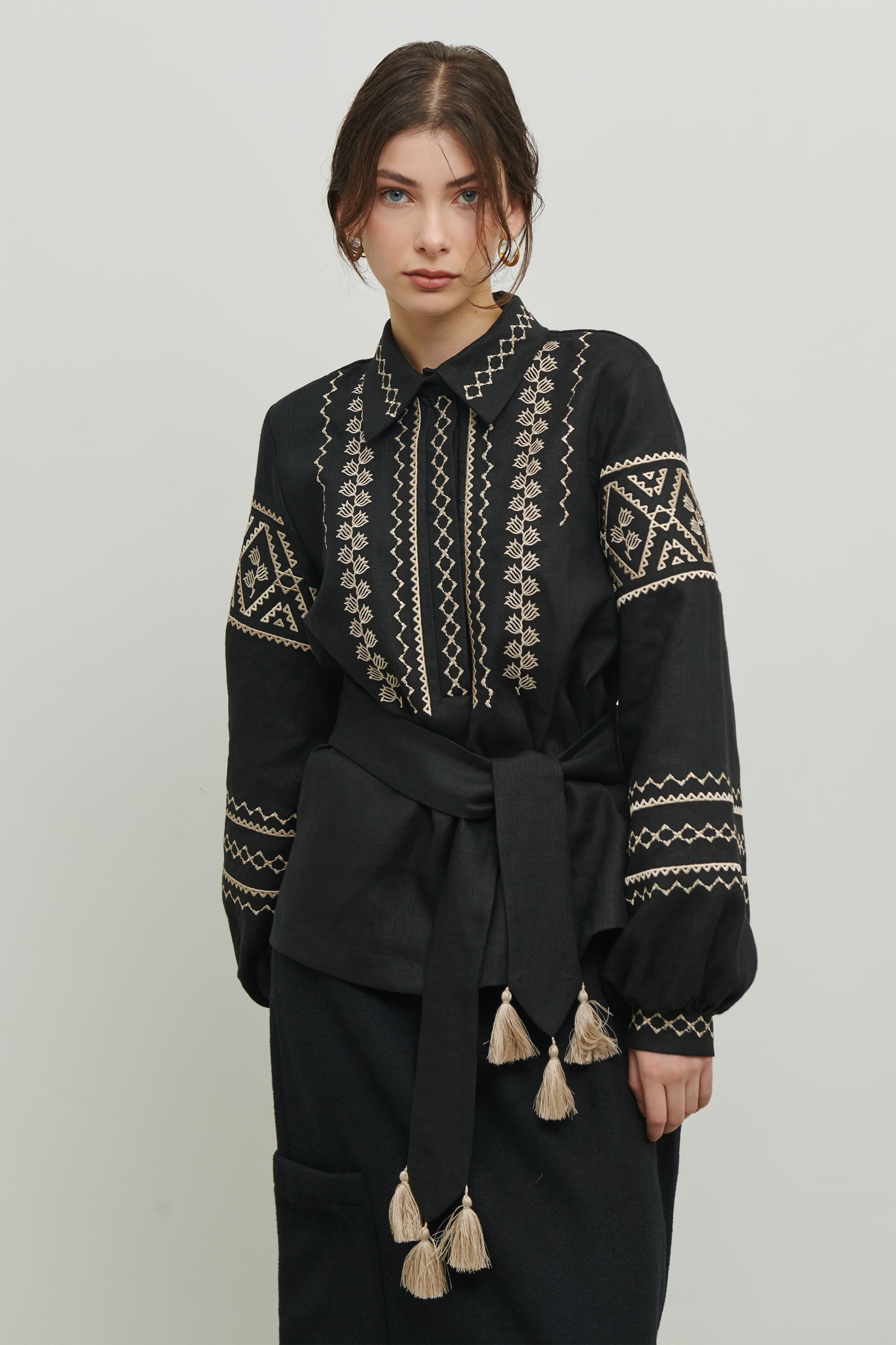 Women's black embroidered shirt Narbut 1