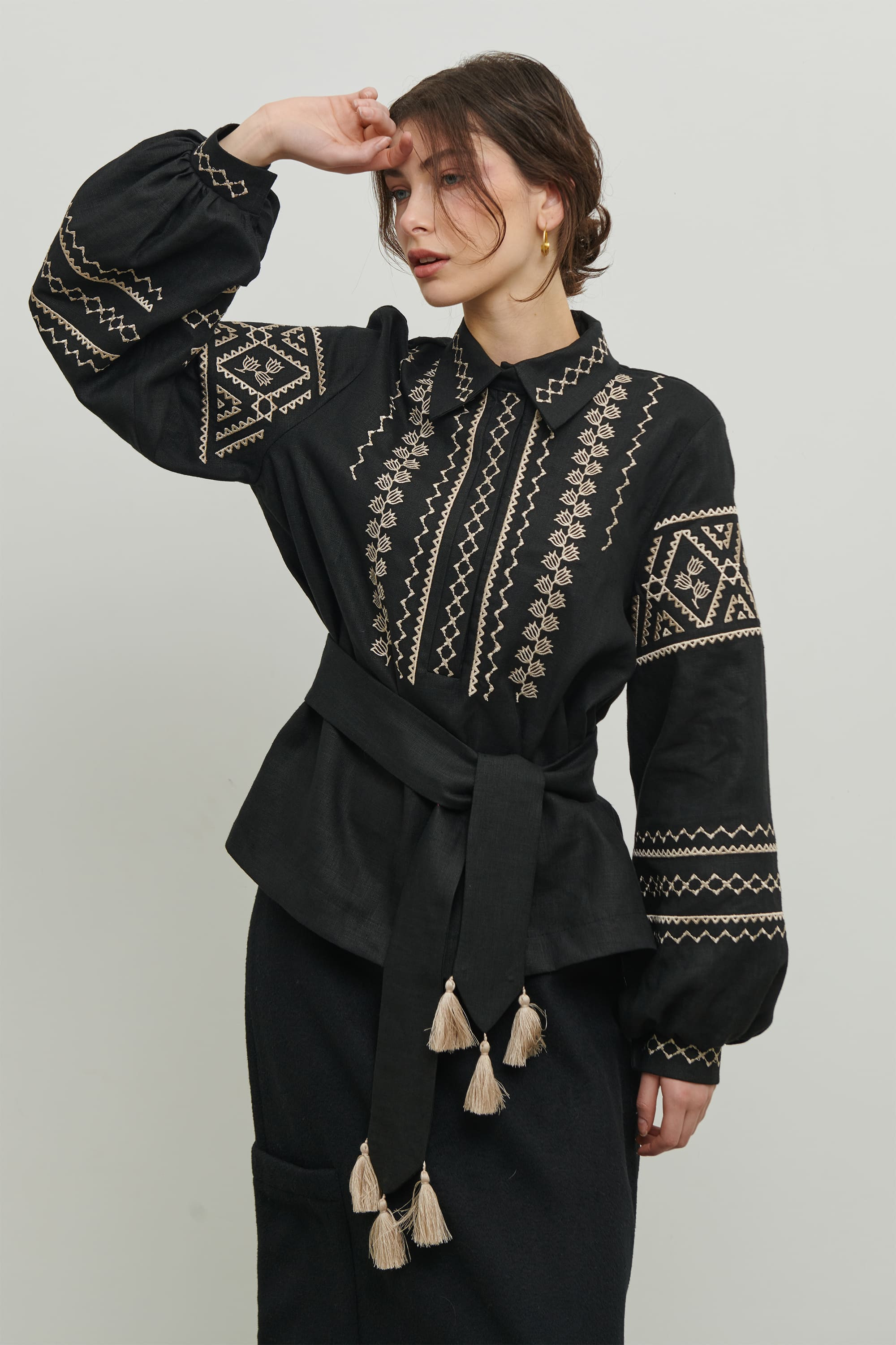 Women's black embroidered shirt Narbut 1