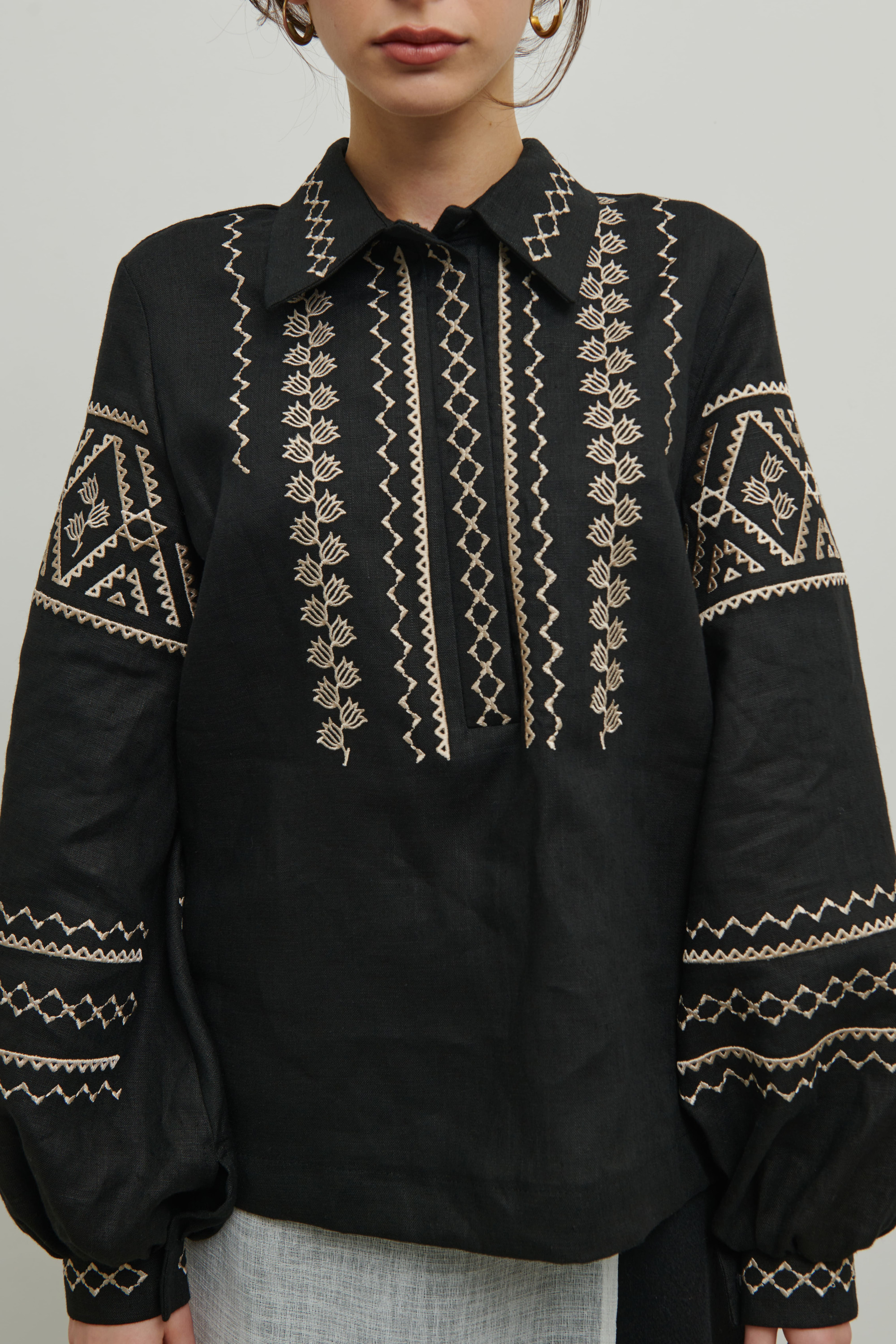 Women's black embroidered shirt Narbut 1 | XS | 40-42