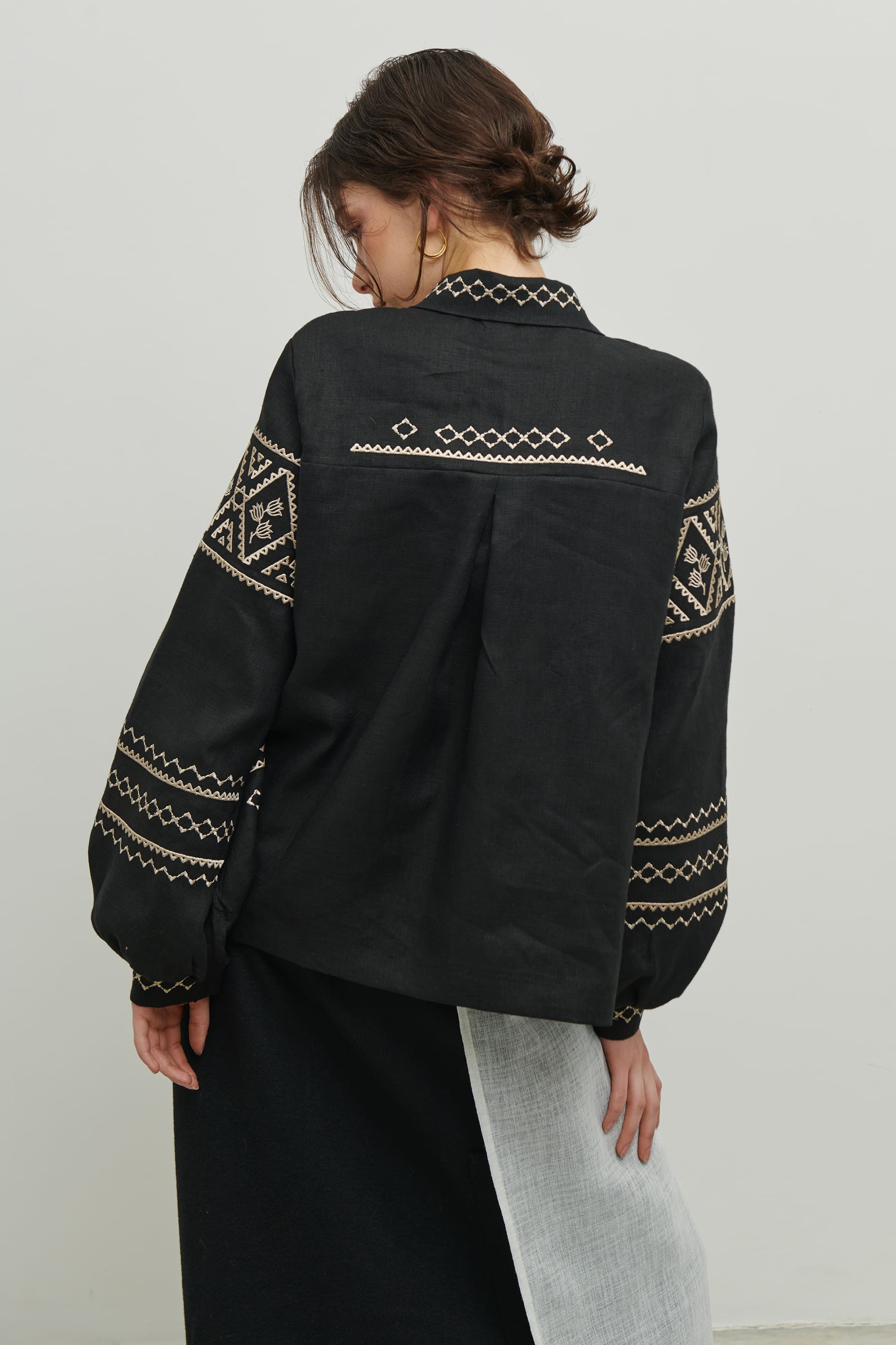 Women's black embroidered shirt Narbut 1 | XS | 40-42