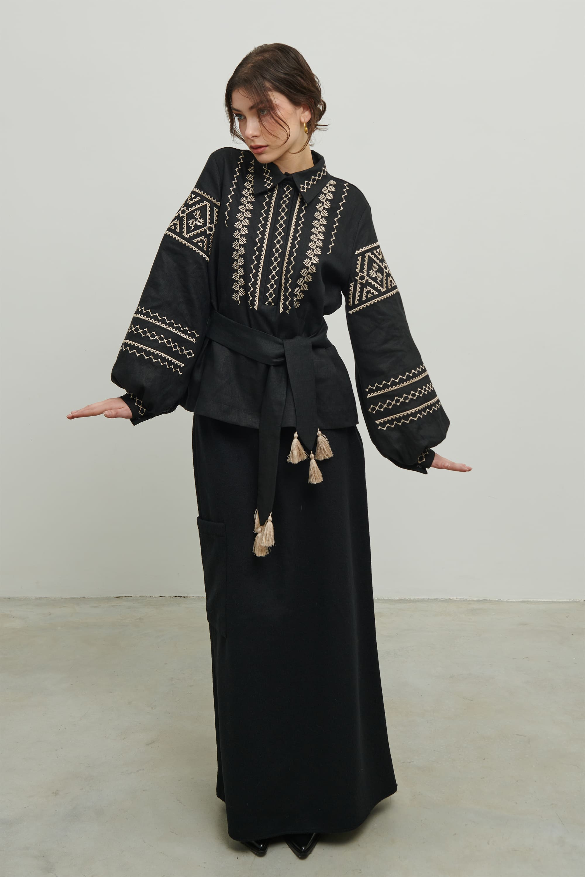 Women's black embroidered shirt Narbut 1 | XS | 40-42