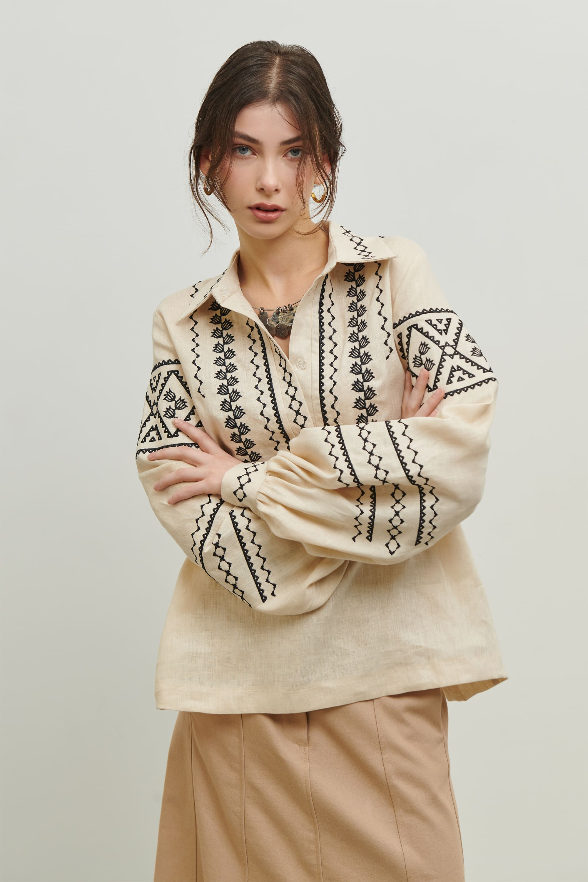 Women's beige embroidered shirt Narbut 2