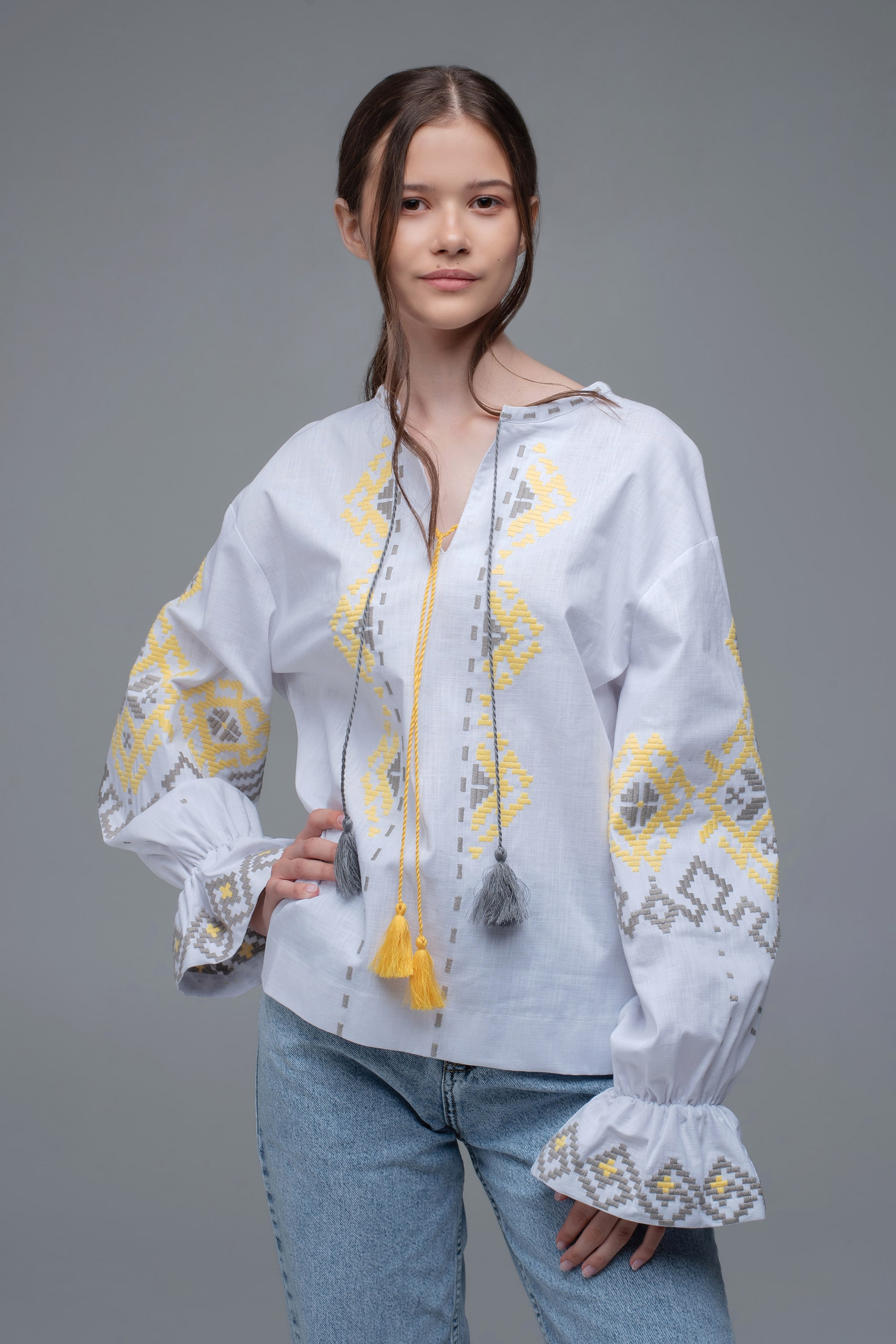 Жіноча вишиванка White