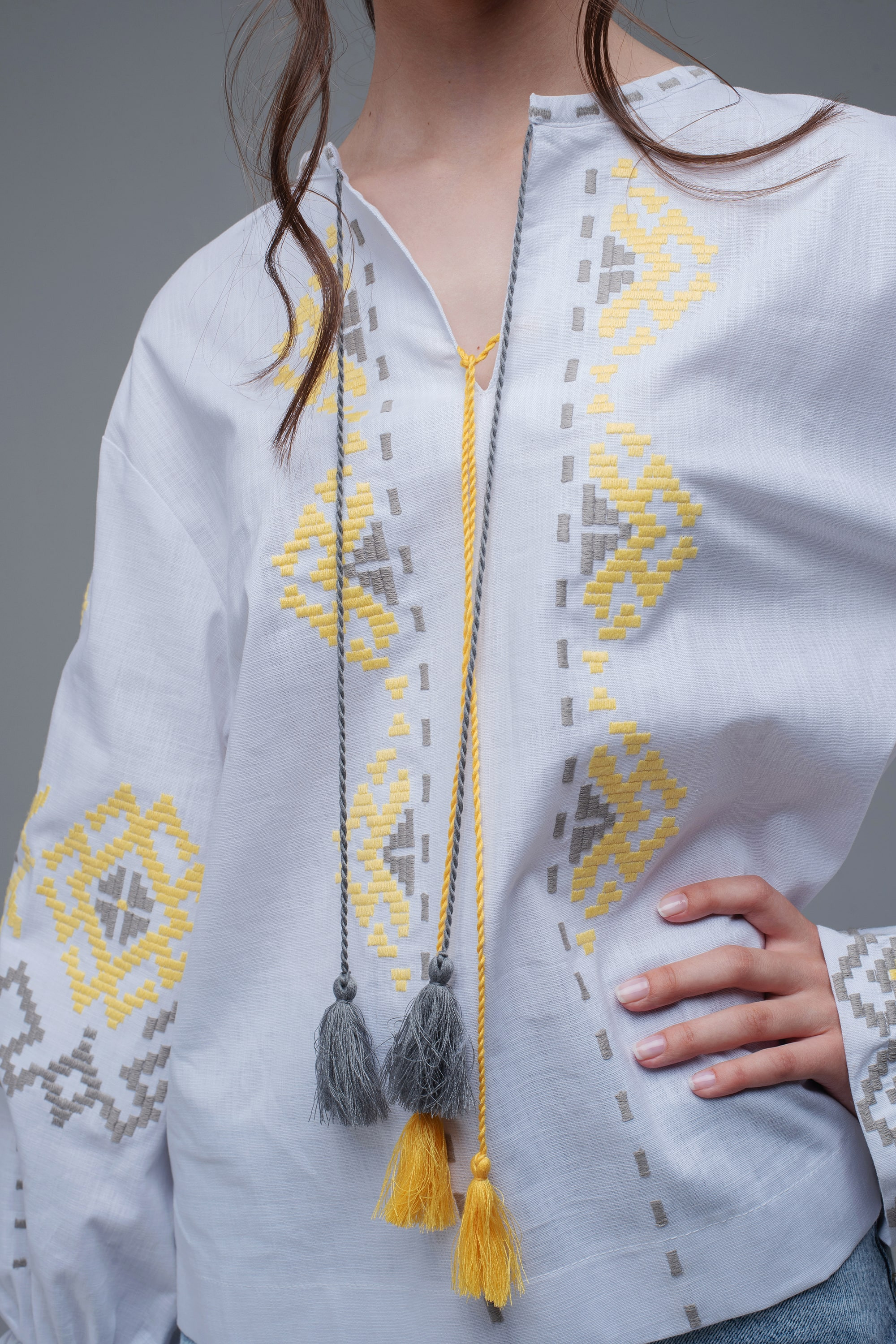 Жіноча вишиванка White