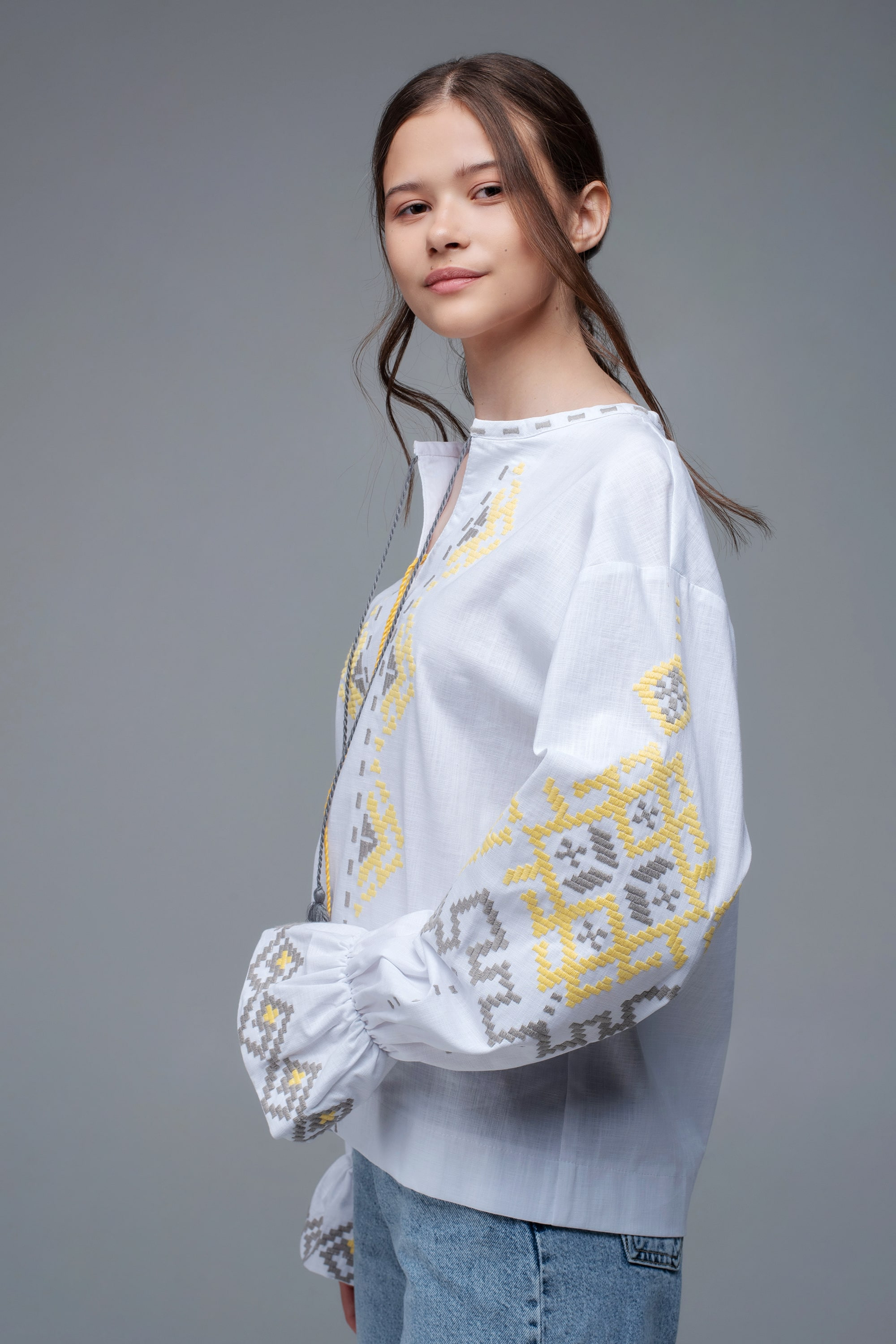 Жіноча вишиванка White