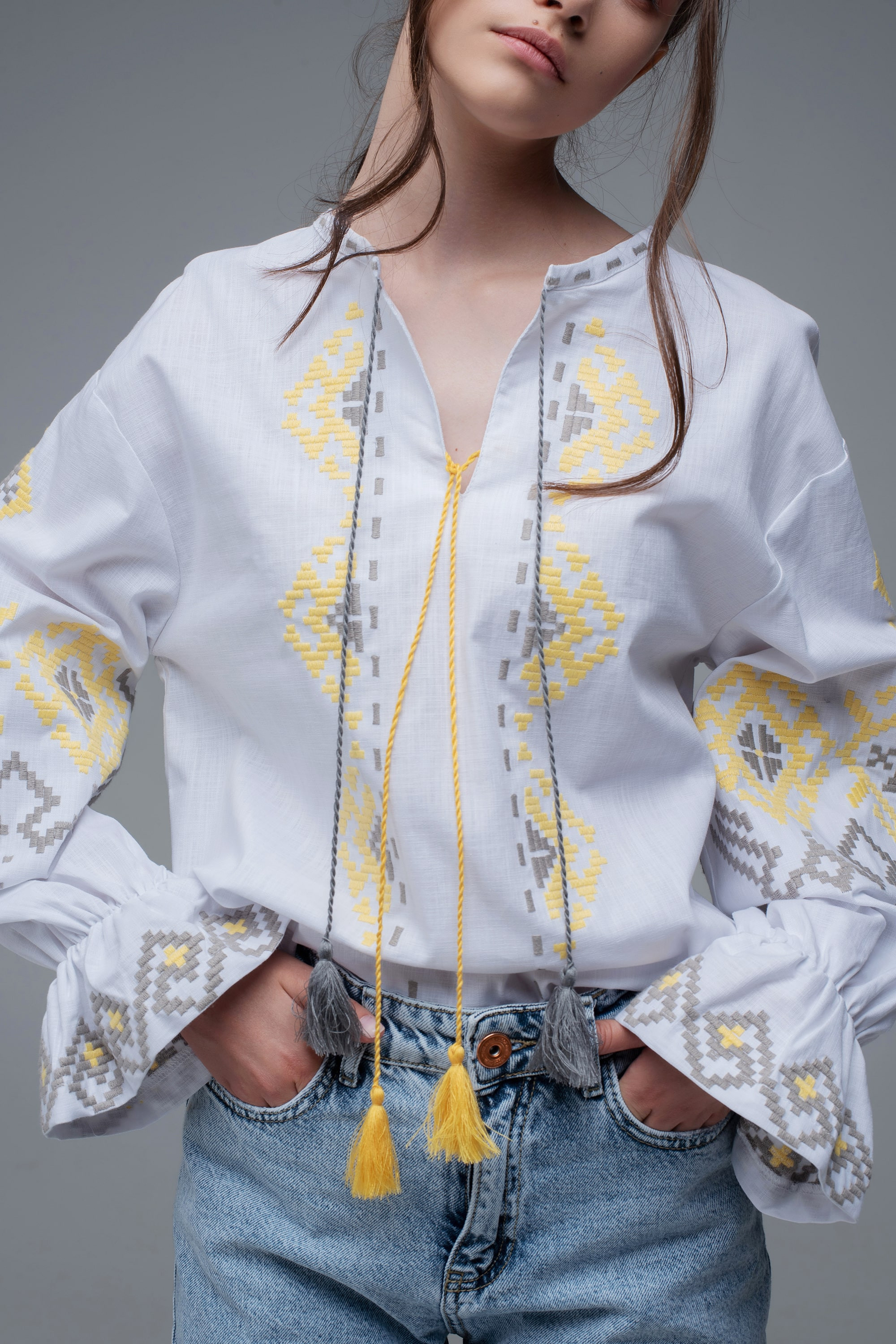 Жіноча вишиванка White