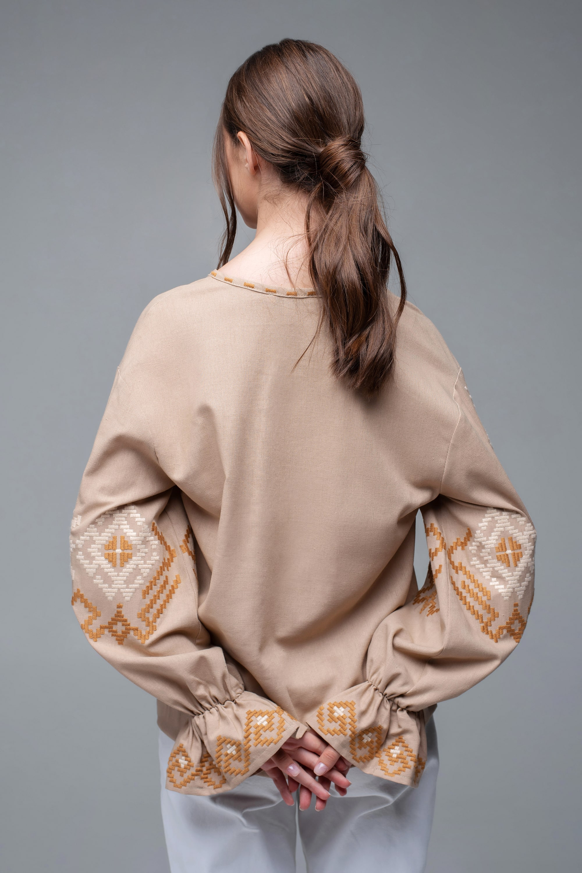 Жіноча вишиванка Beige 
