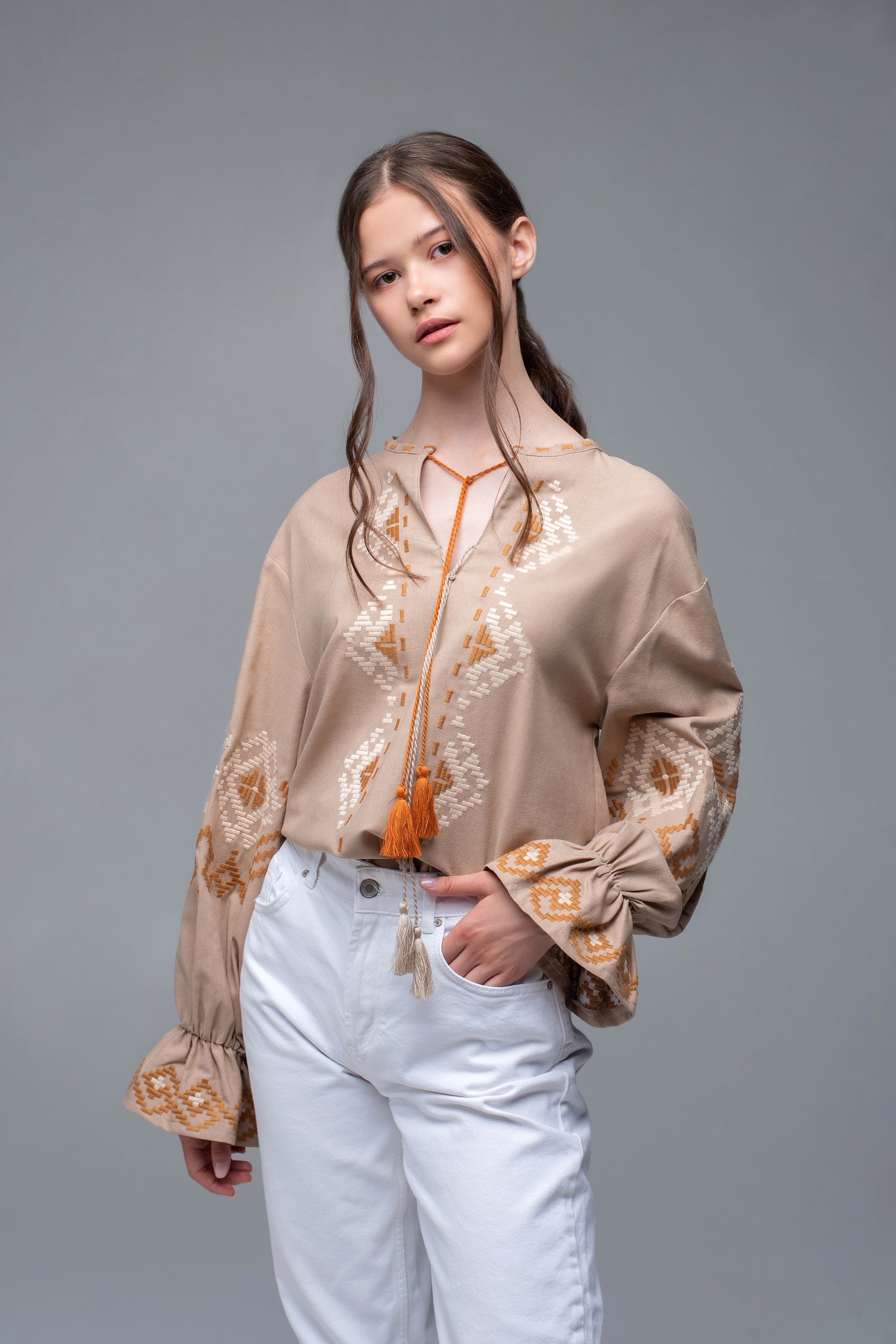 Жіноча вишиванка Beige 