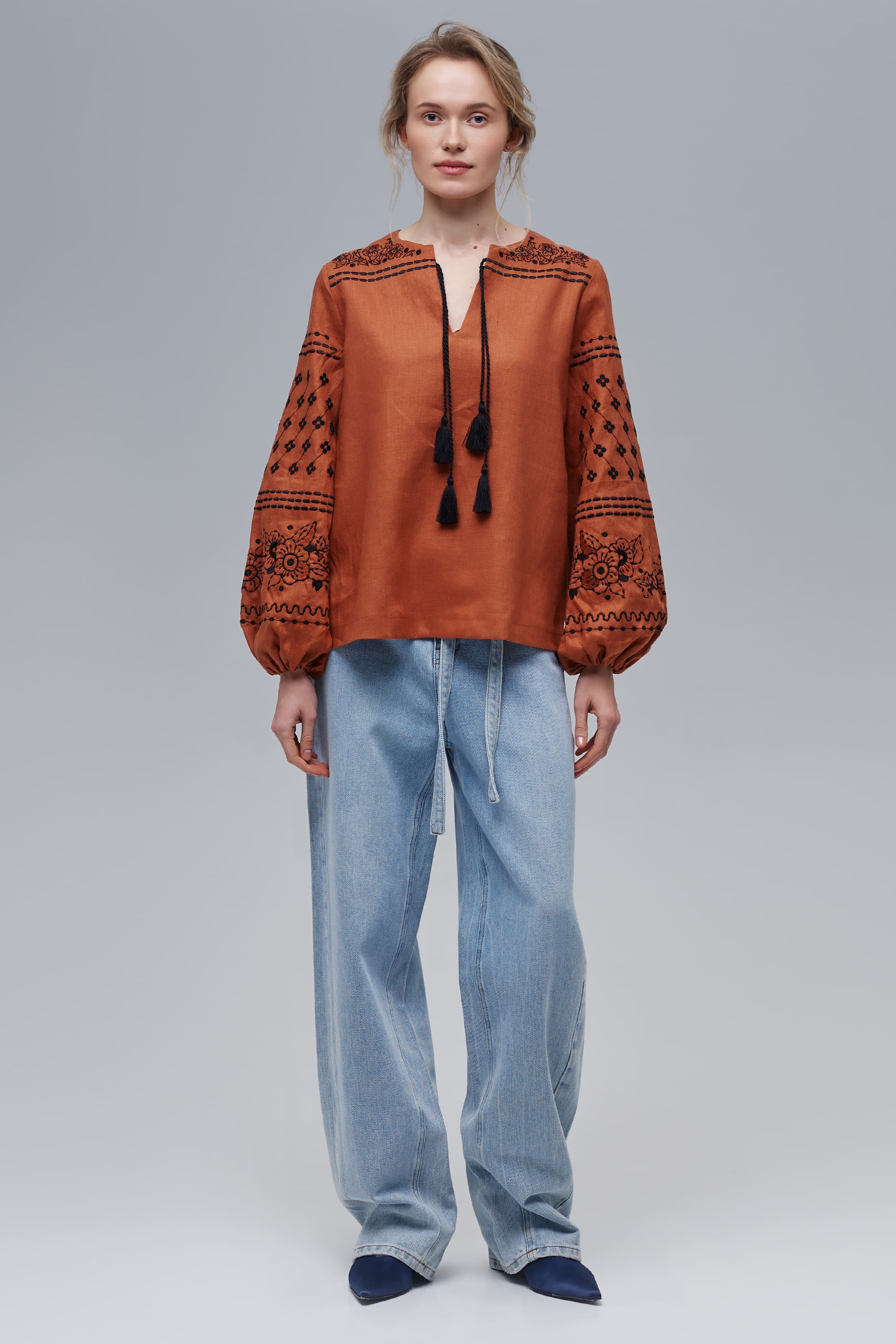 Embroidered brown women's blouse Mira | XS | 40-42