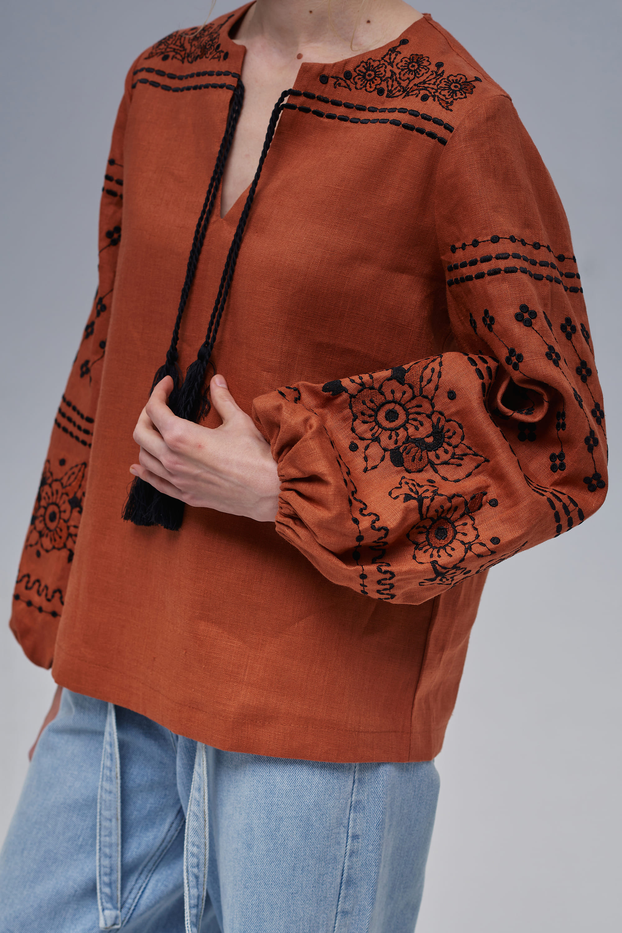 Embroidered brown women's blouse Mira | XS | 40-42