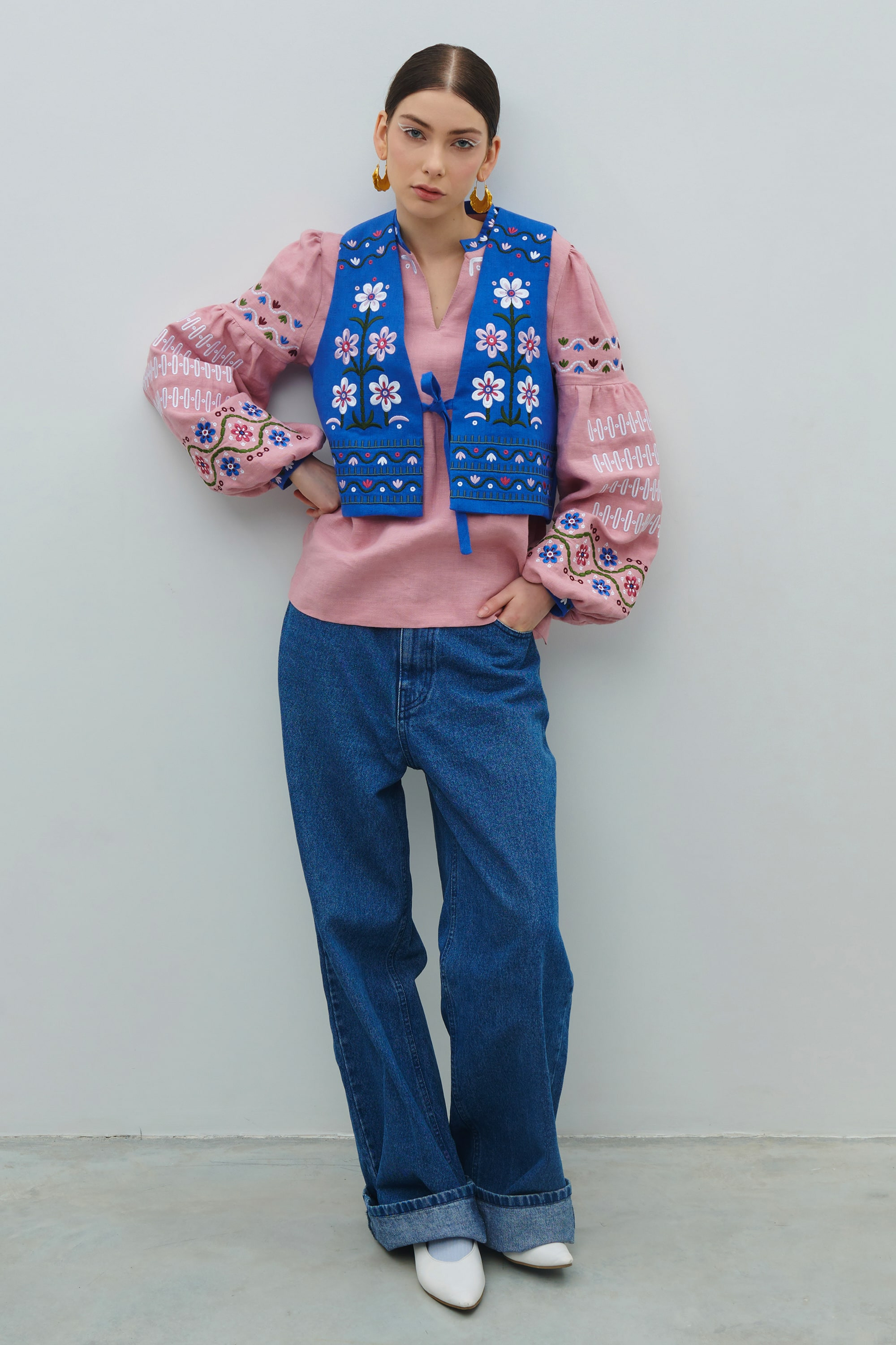 Linen waistcoat with floral ornament April | S | 42-44