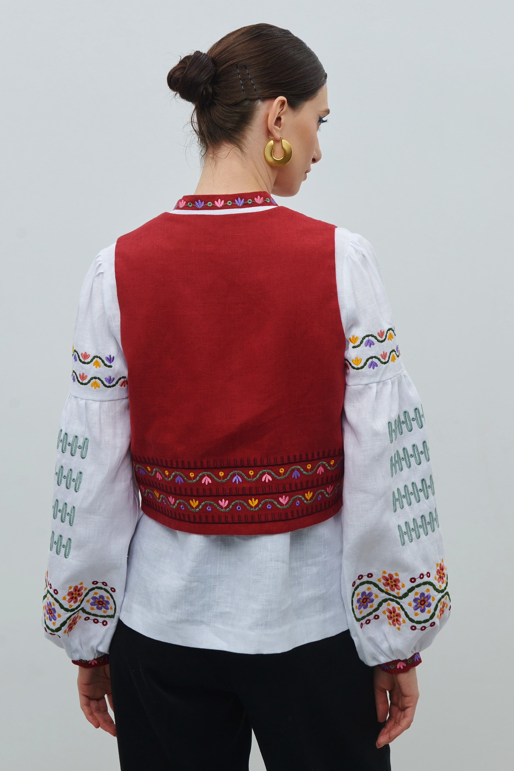 Linen shirt and vest with floral ornament April
