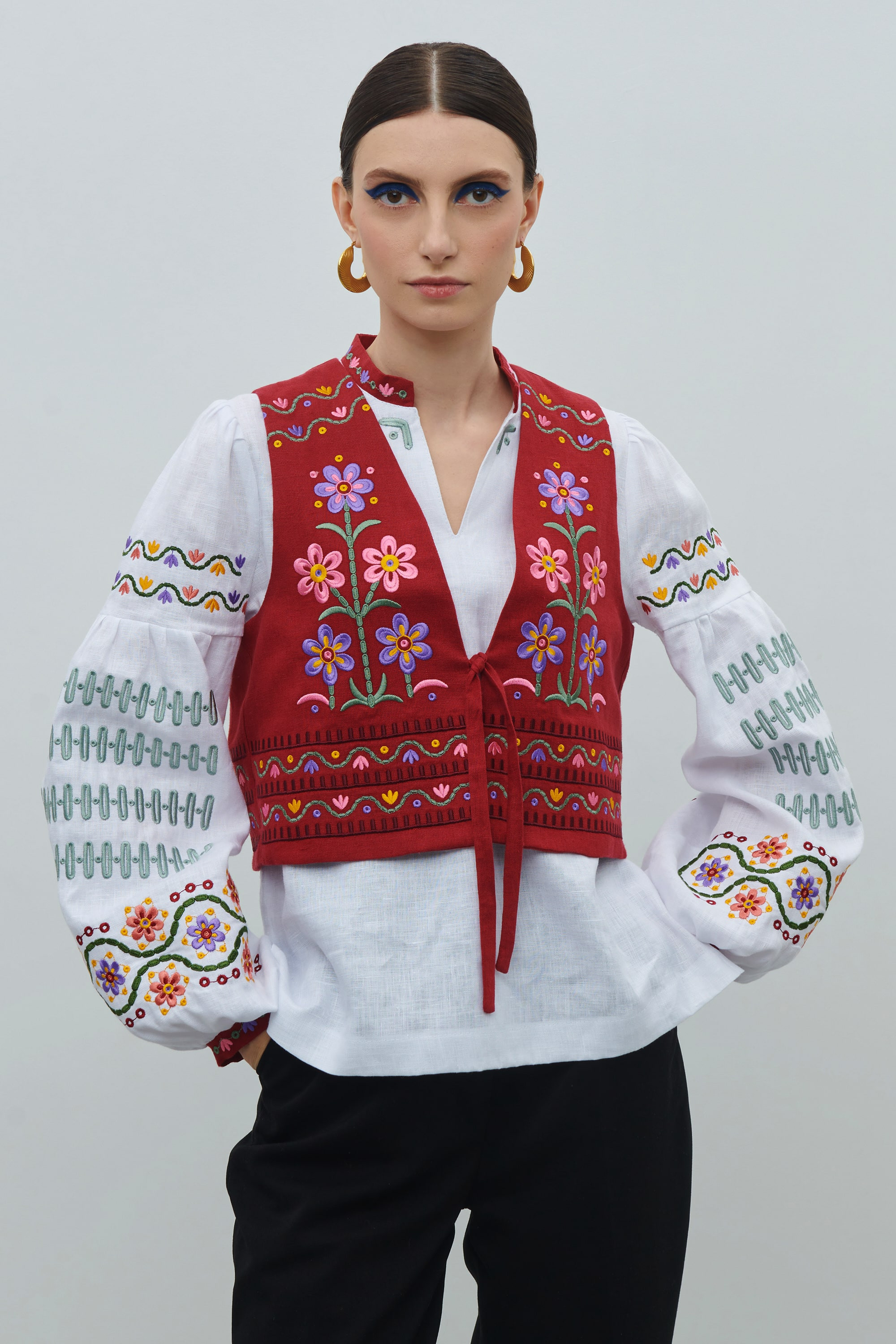 Linen shirt and vest with floral ornament April