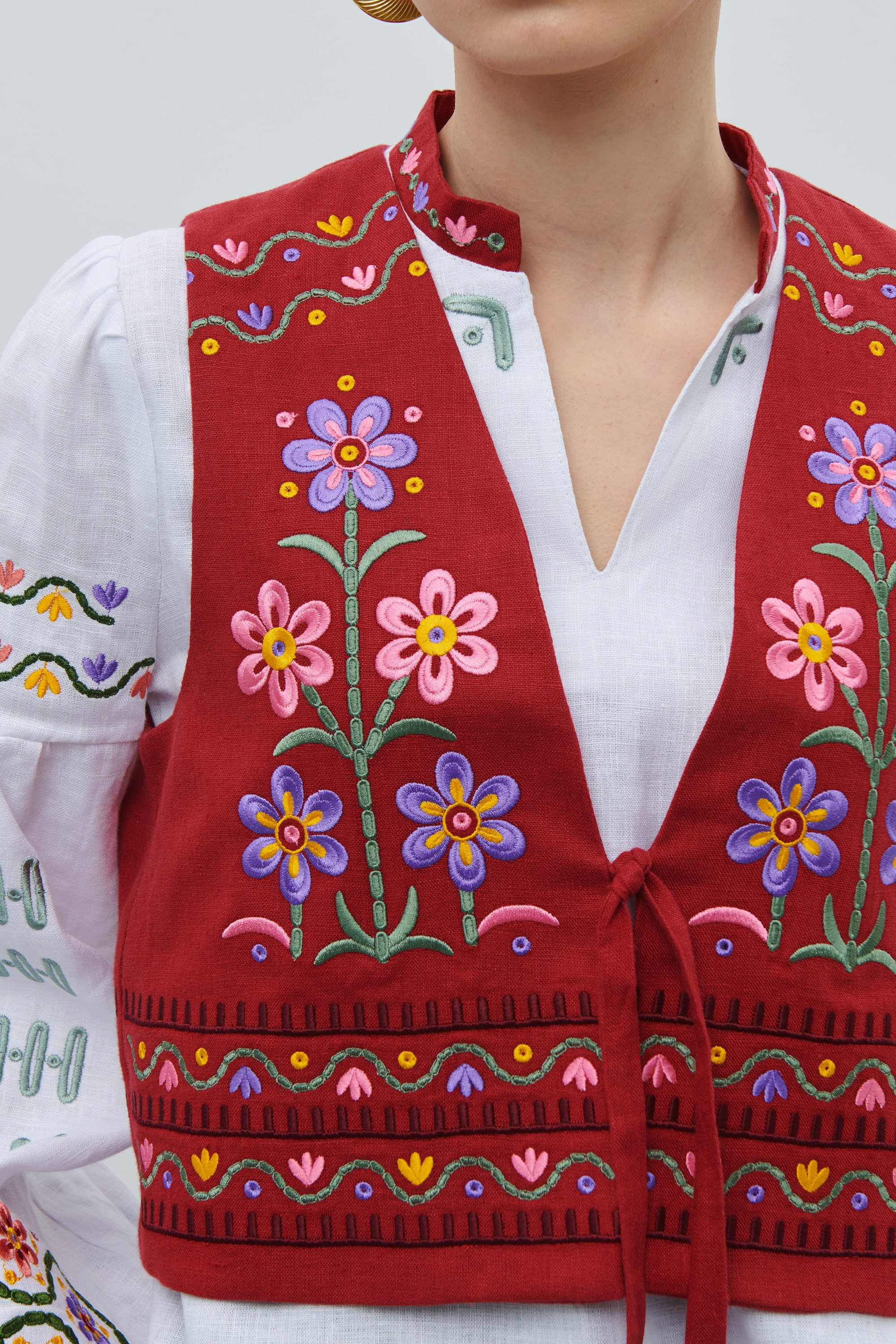 Linen shirt and vest with floral ornament April