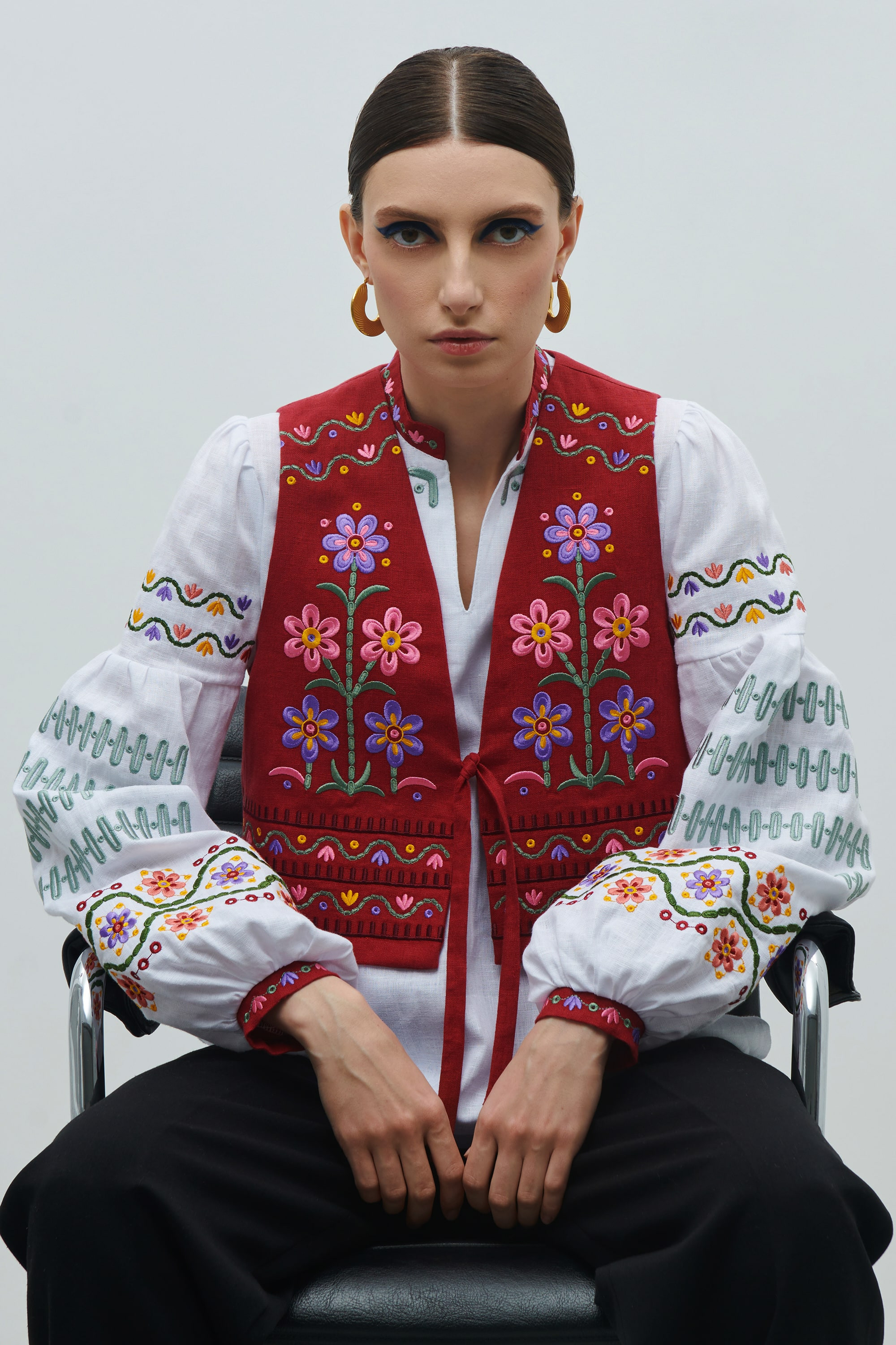 Linen shirt and vest with floral ornament April