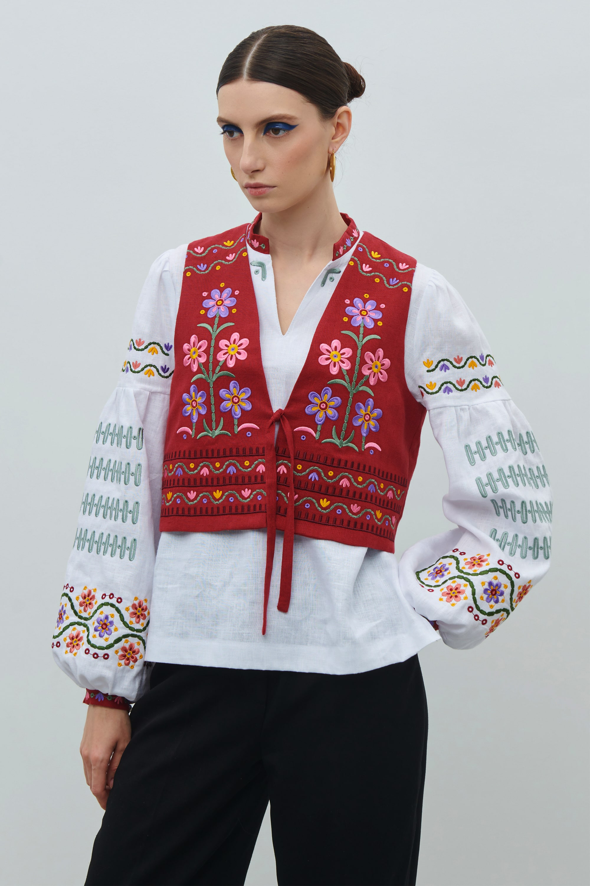 Linen shirt and vest with floral ornament April
