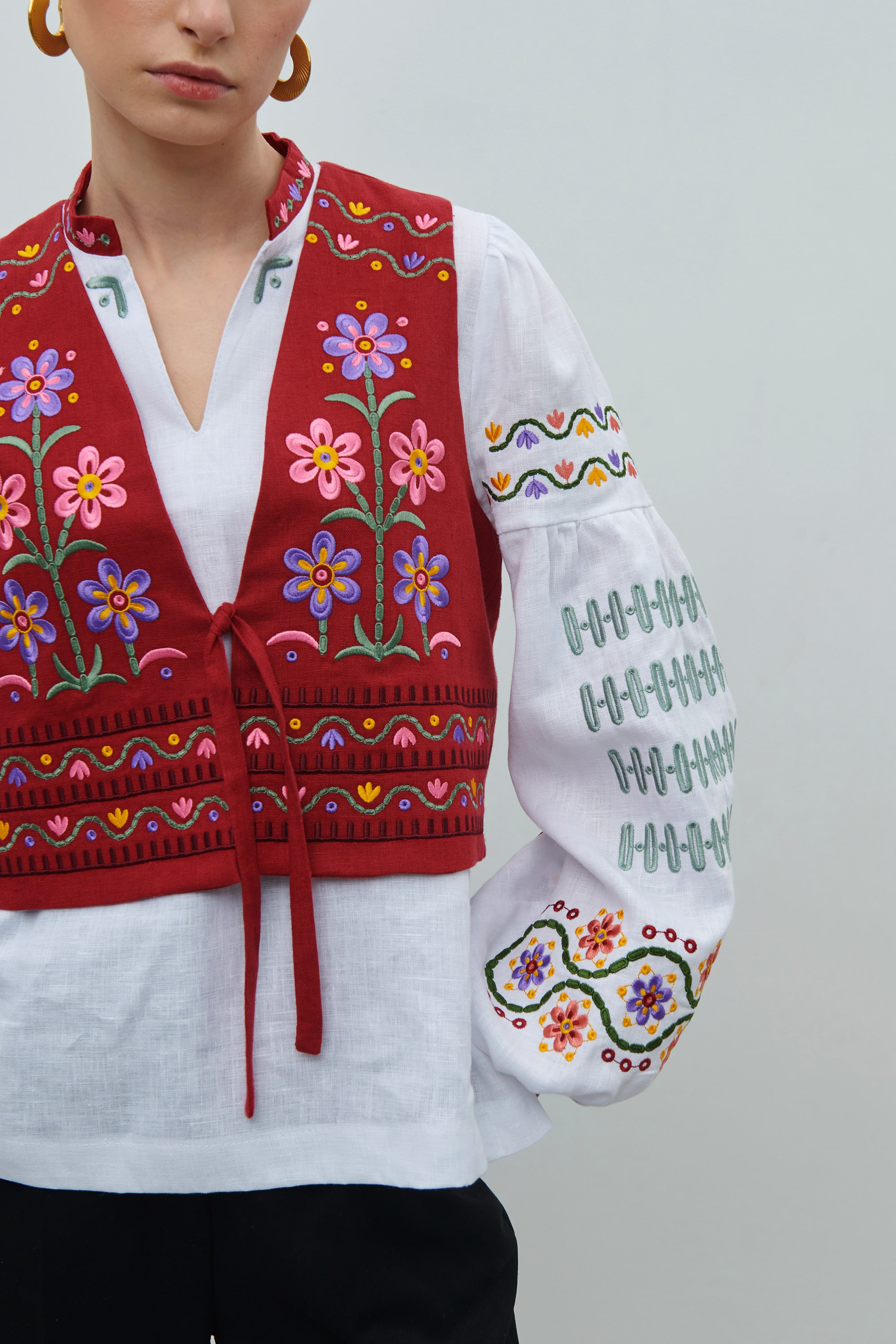 Linen shirt and vest with floral ornament April