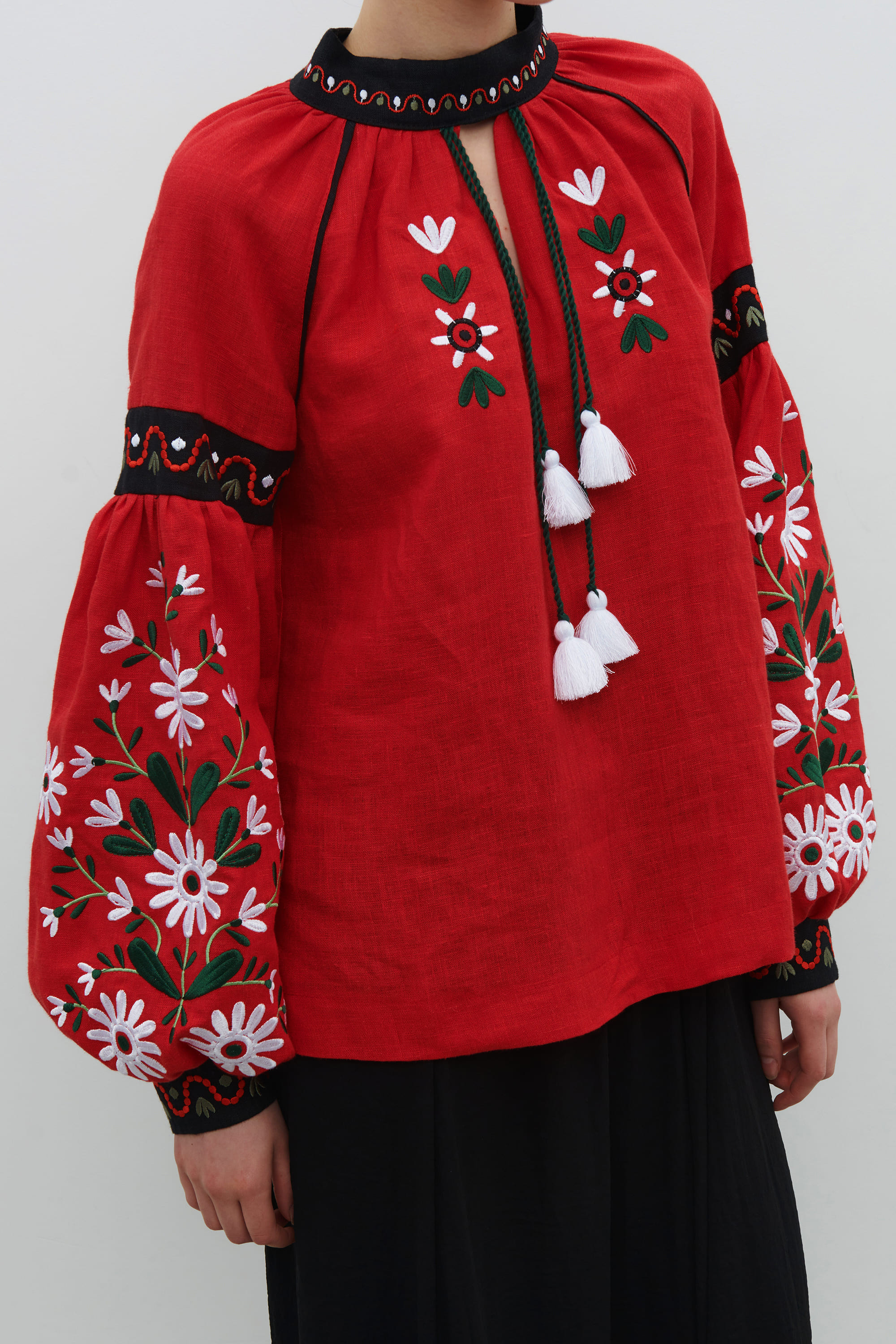 Linen red embroidery у квітучому садочку | S | 42-44