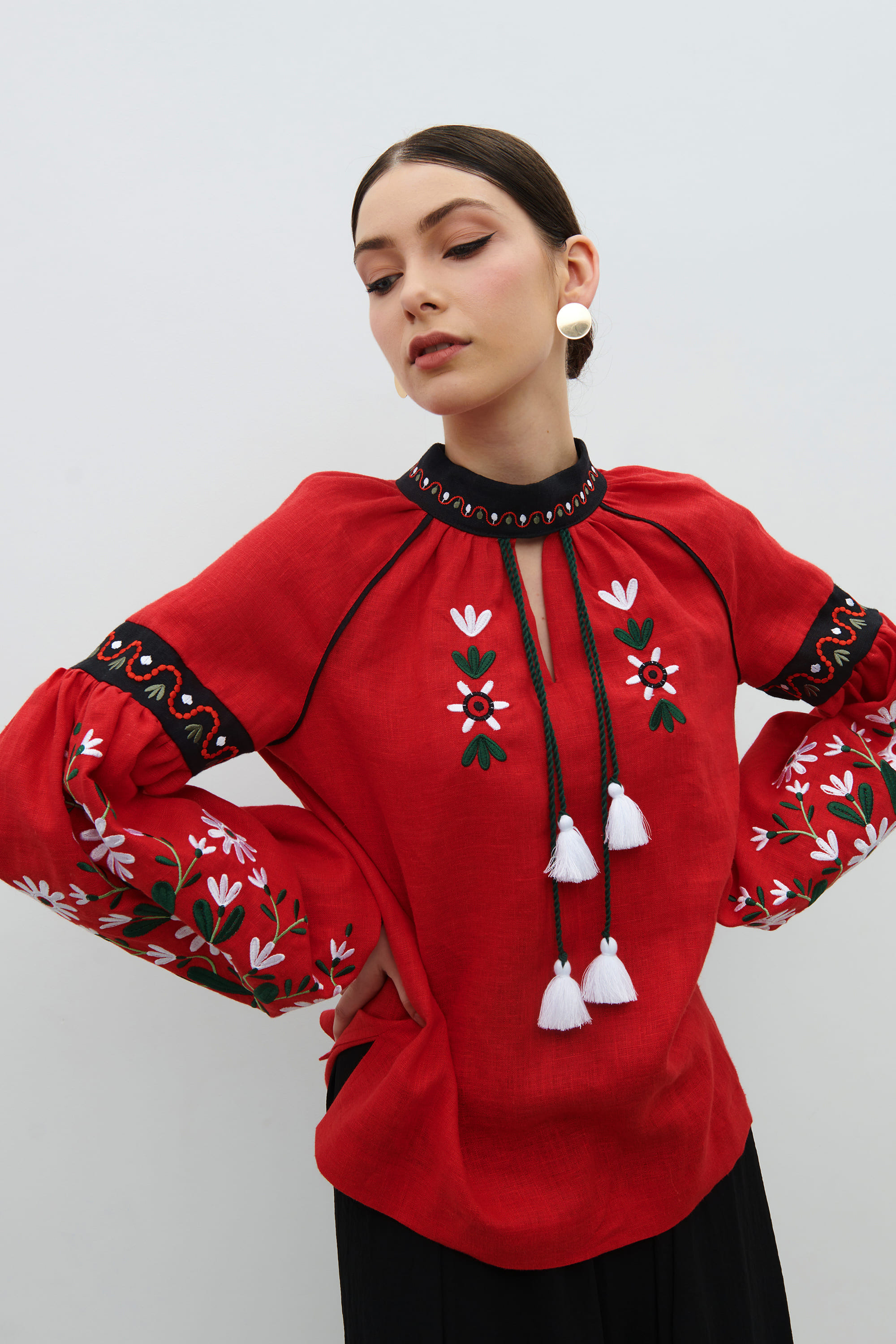 Linen red embroidery у квітучому садочку | S | 42-44