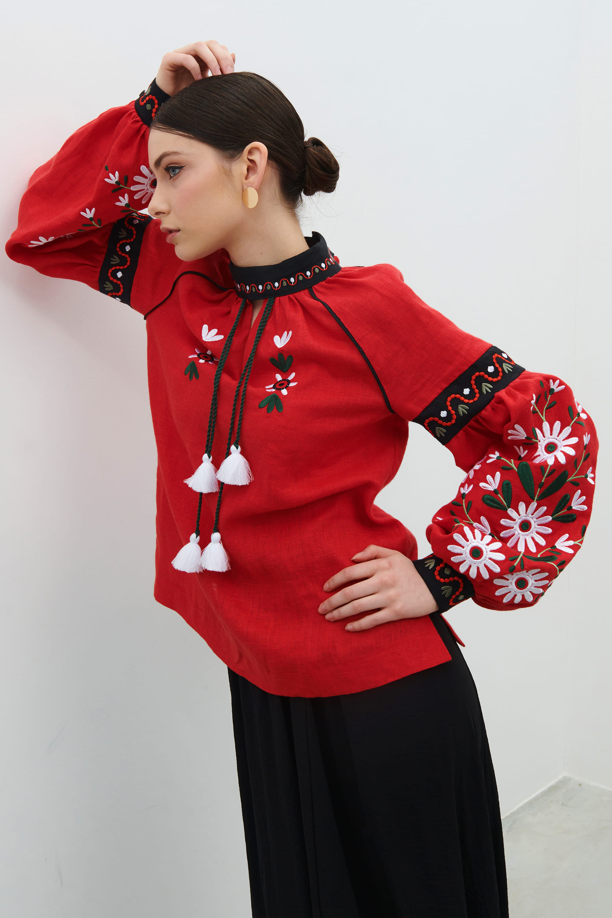 Linen red embroidery у квітучому садочку | S | 42-44