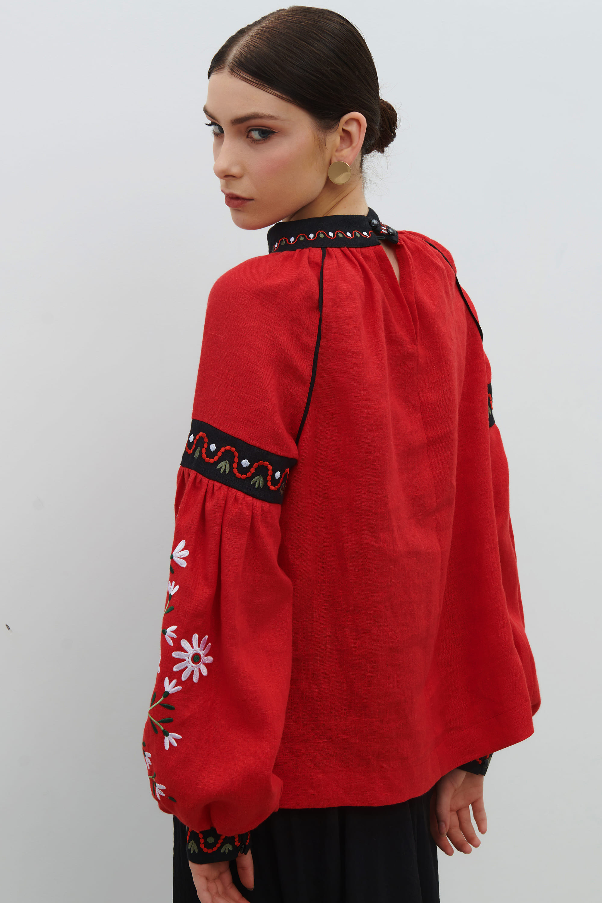Linen red embroidery у квітучому садочку | S | 42-44