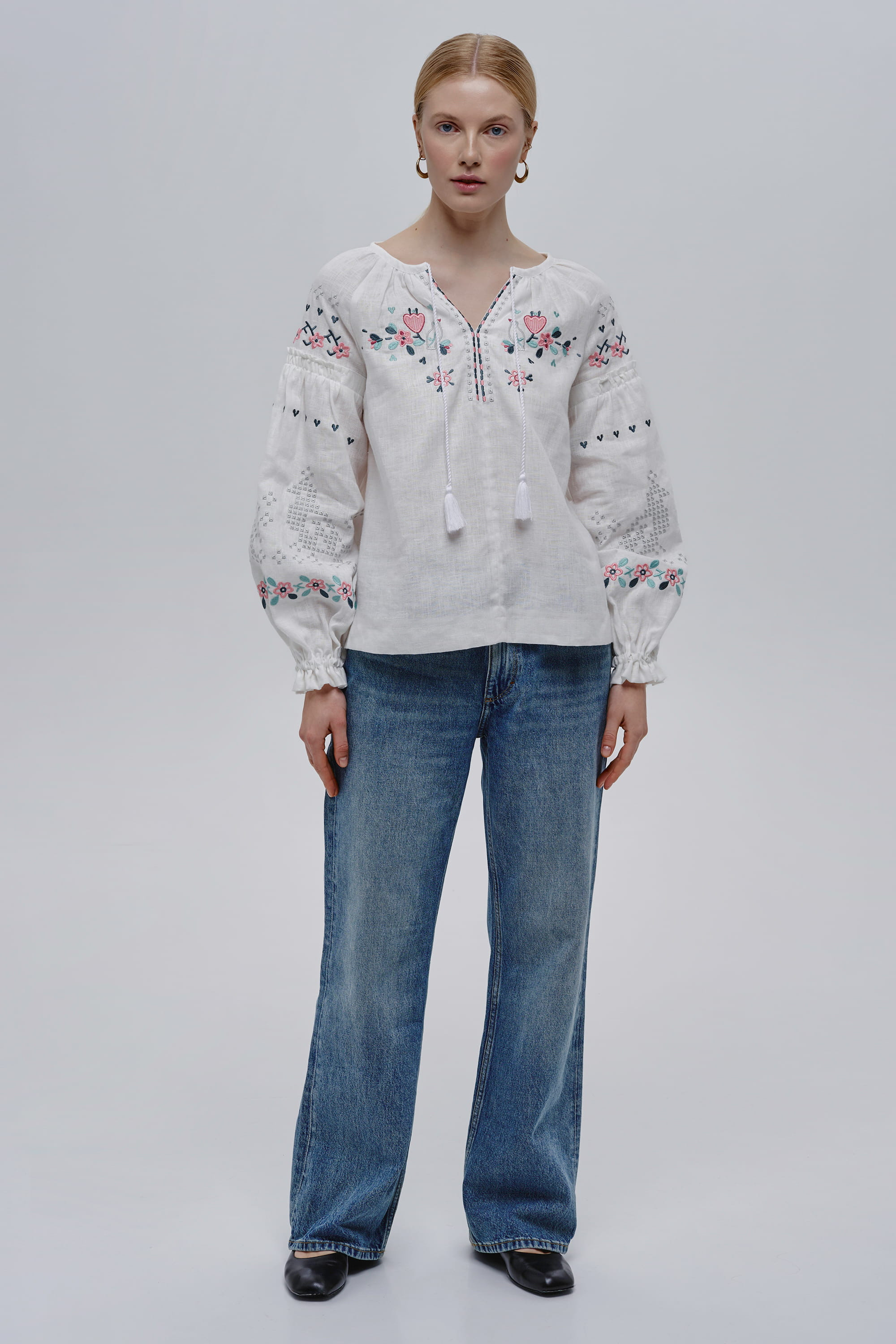 Embroidered white women’s blouse Holubka | XS | 40-42
