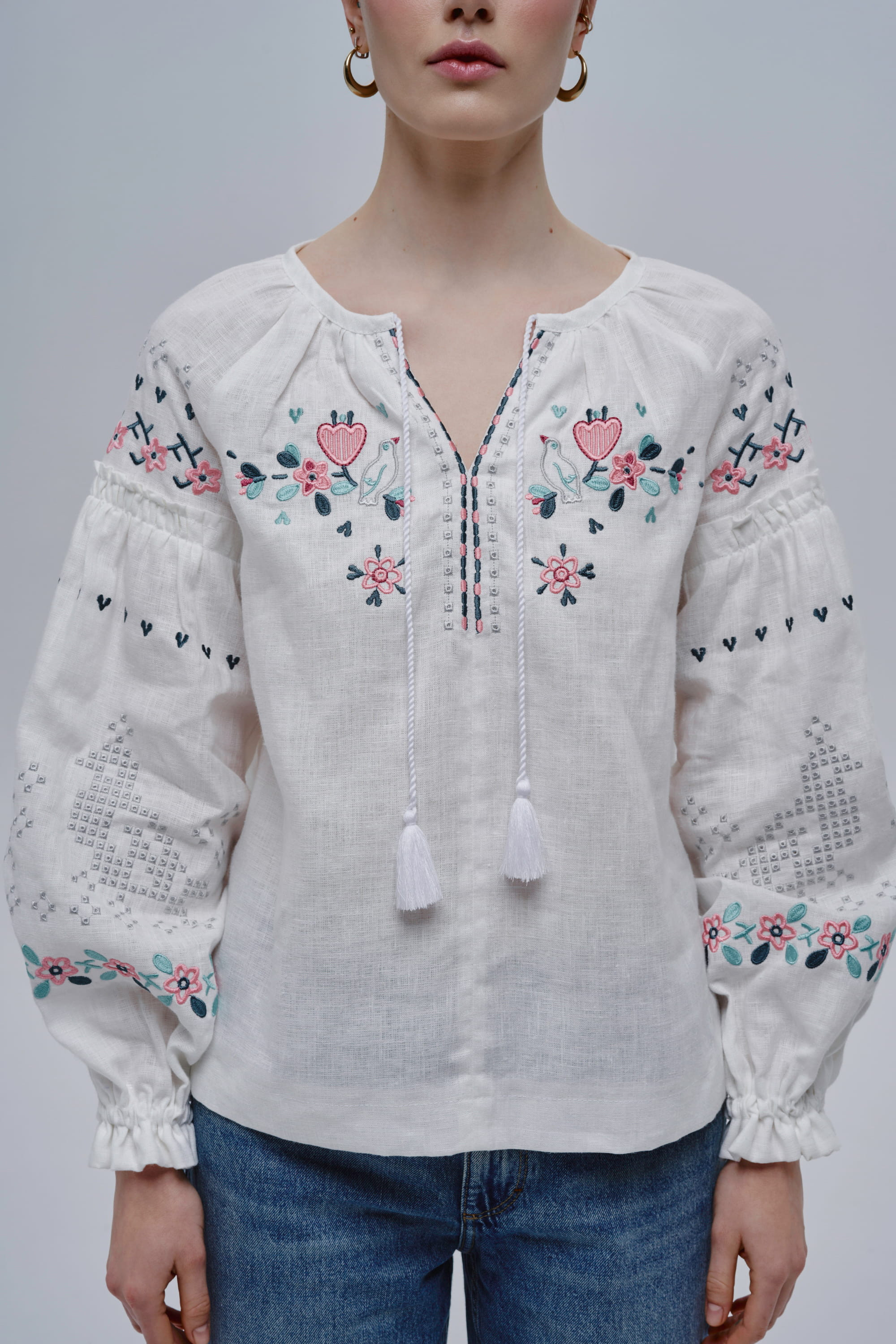 Embroidered white women’s blouse Holubka | XS | 40-42