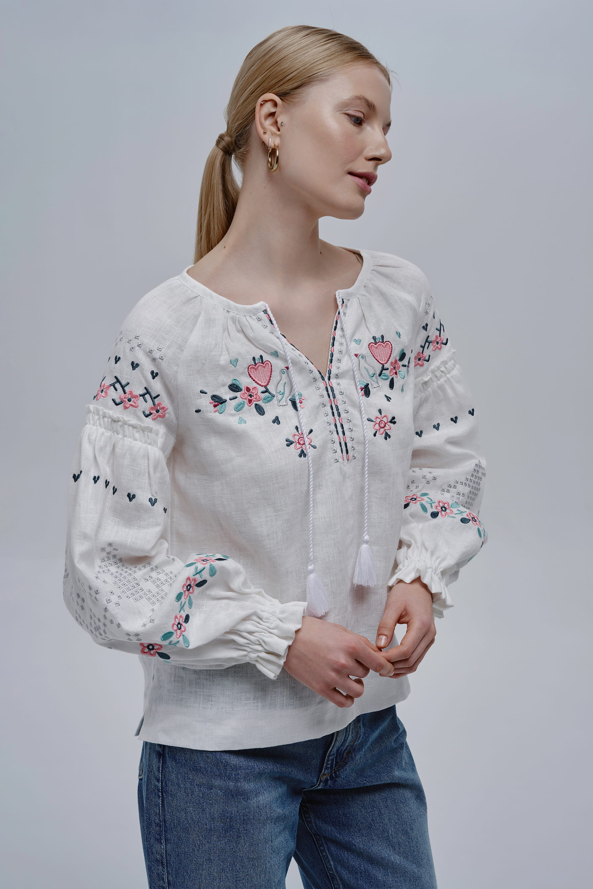 Embroidered white women’s blouse Holubka | XS | 40-42