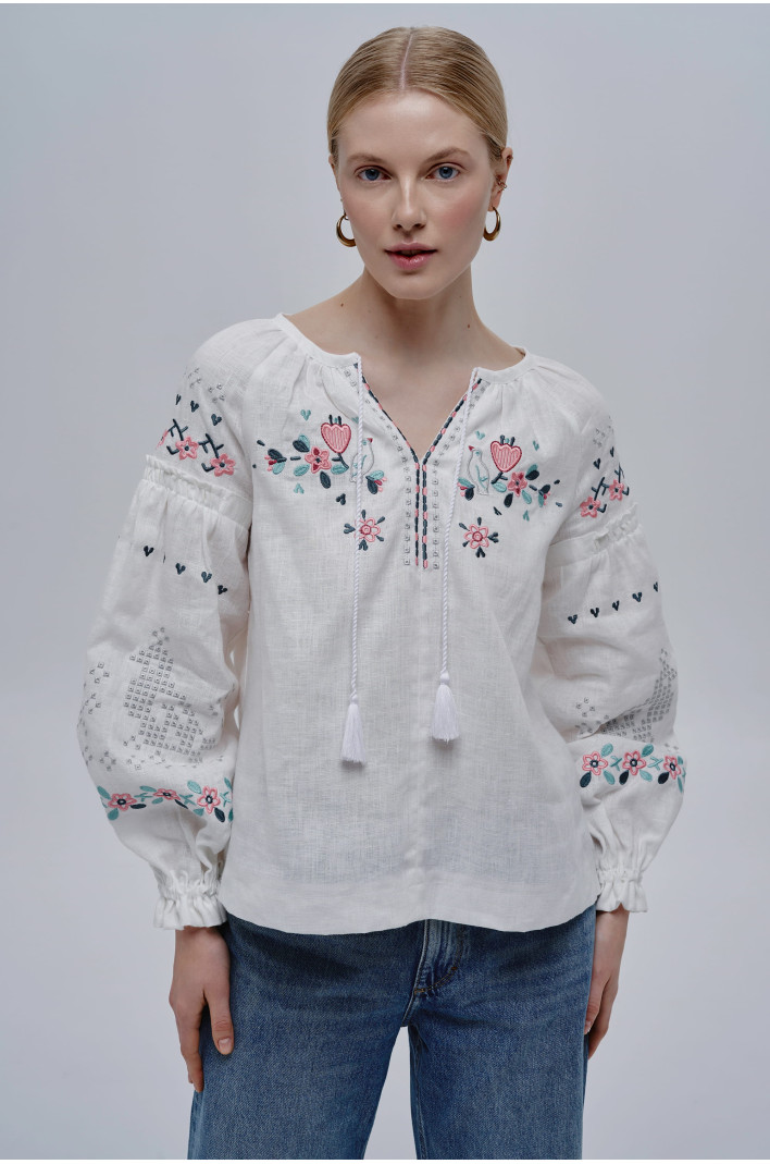 Embroidered white women’s blouse Holubka | XS | 40-42