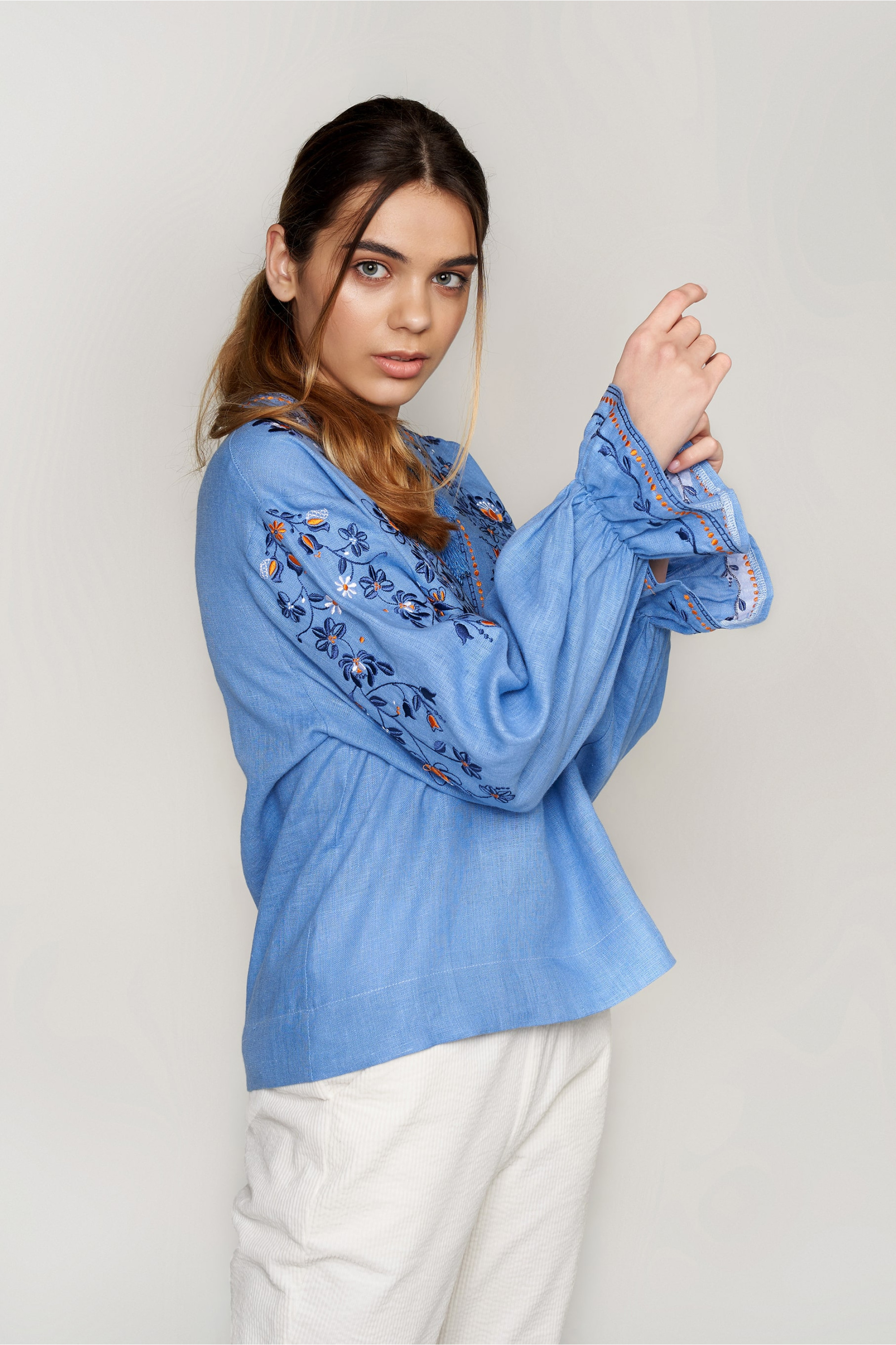  Жіноча вишита блуза Blue 3