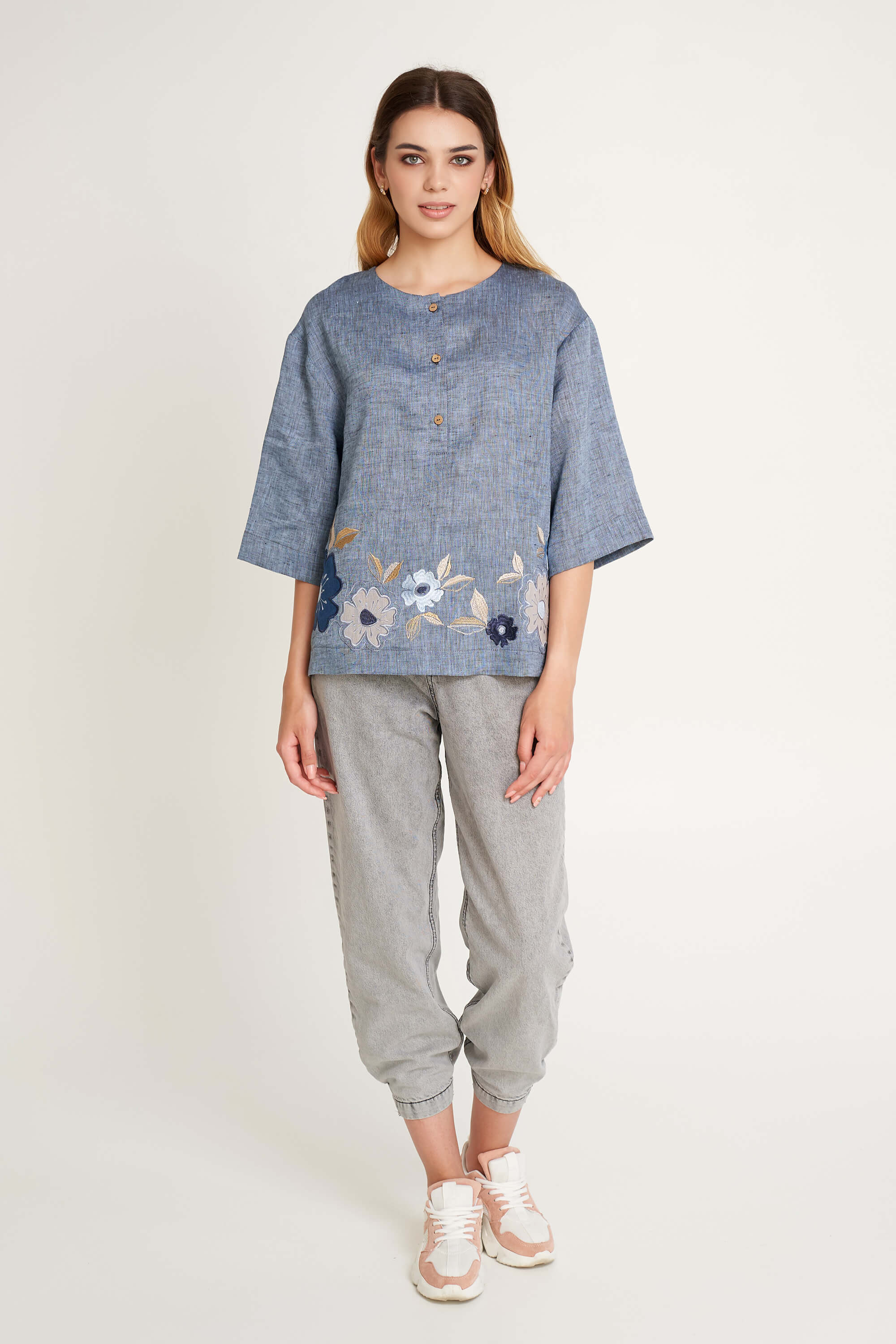 Women's blouse with applique jeans Women's blouse with applique jeans