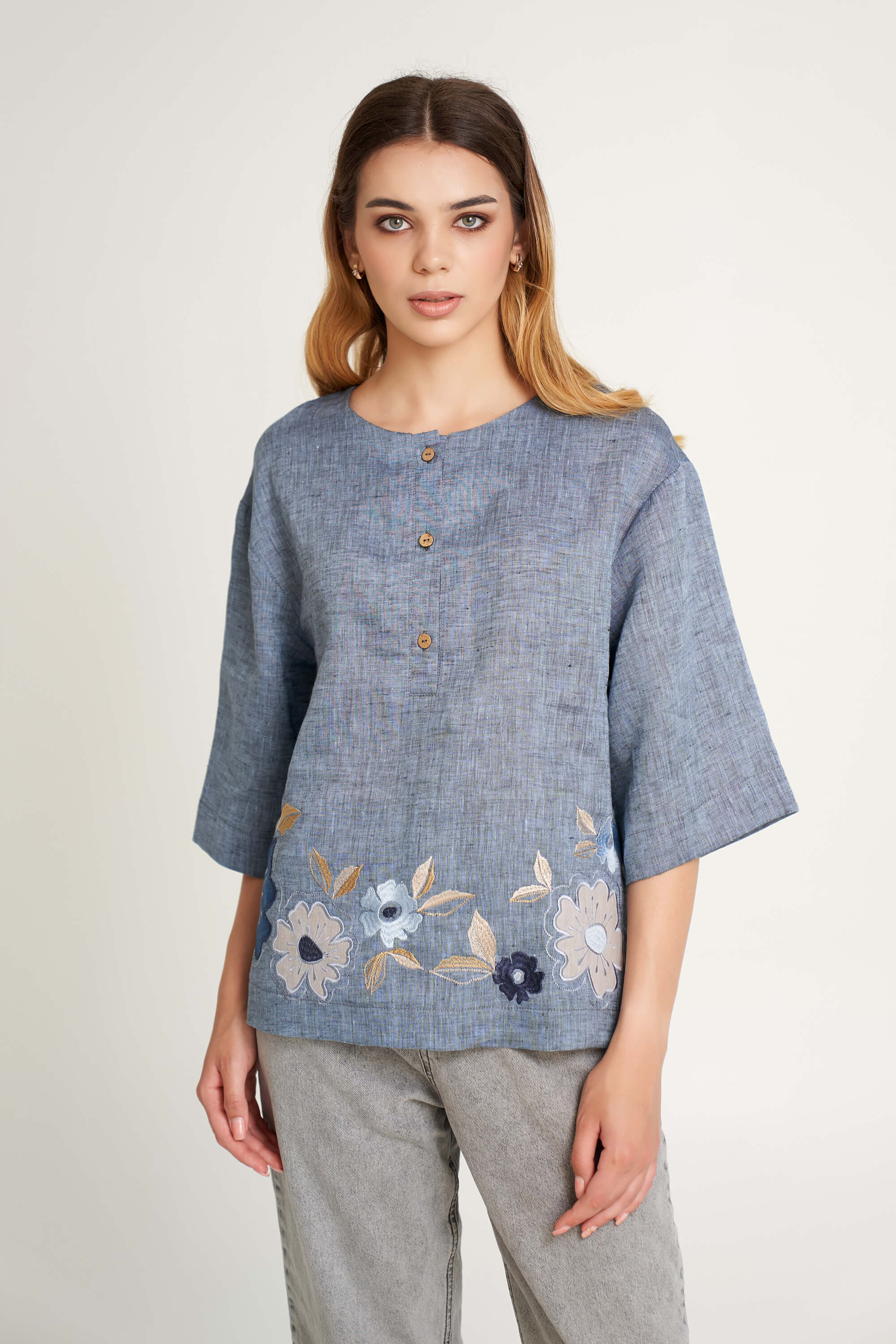Women's blouse with applique jeans Women's blouse with applique jeans