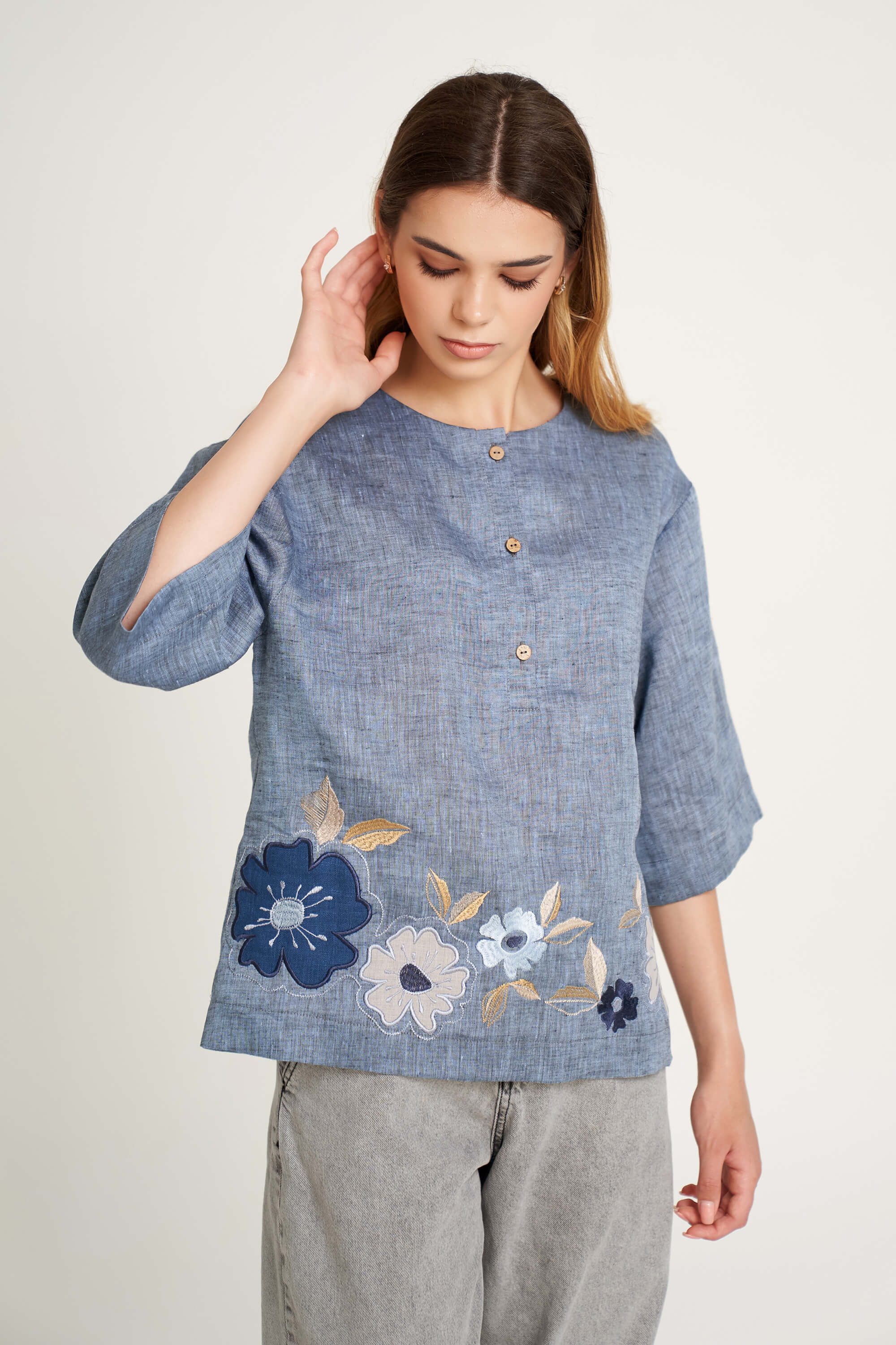 Women's blouse with applique jeans Women's blouse with applique jeans
