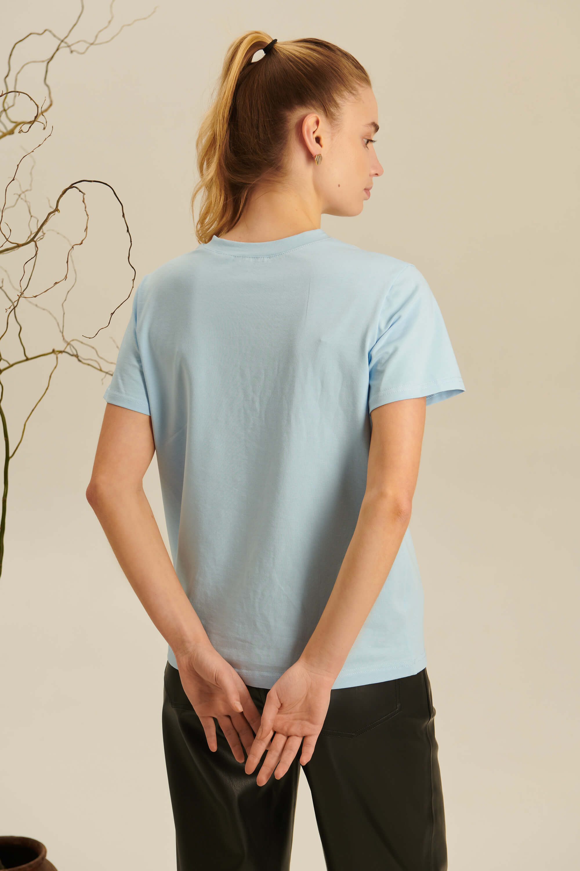 Woman embroidered T-shirt Зберігаємо спокій та традиції 1