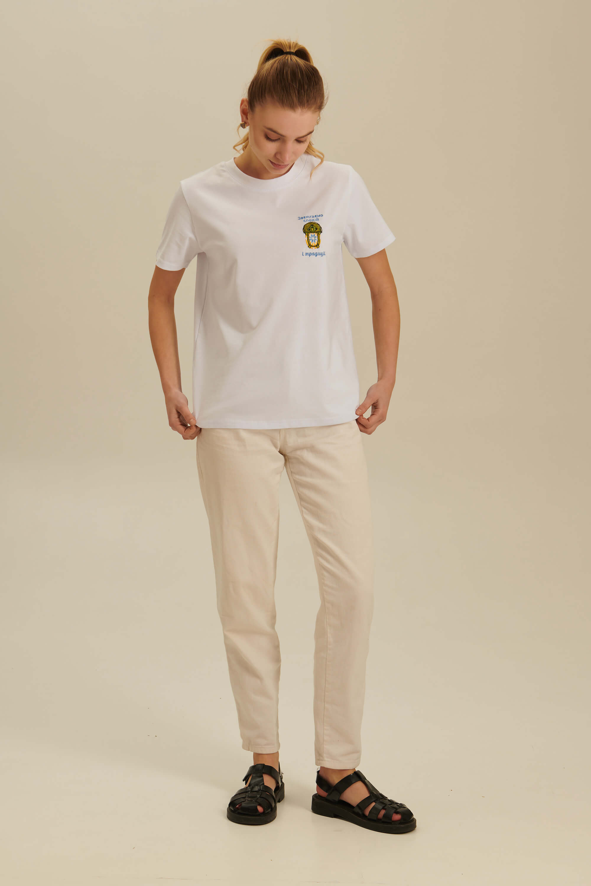 Woman embroidered T-shirt Зберігаємо спокій та традиції 2