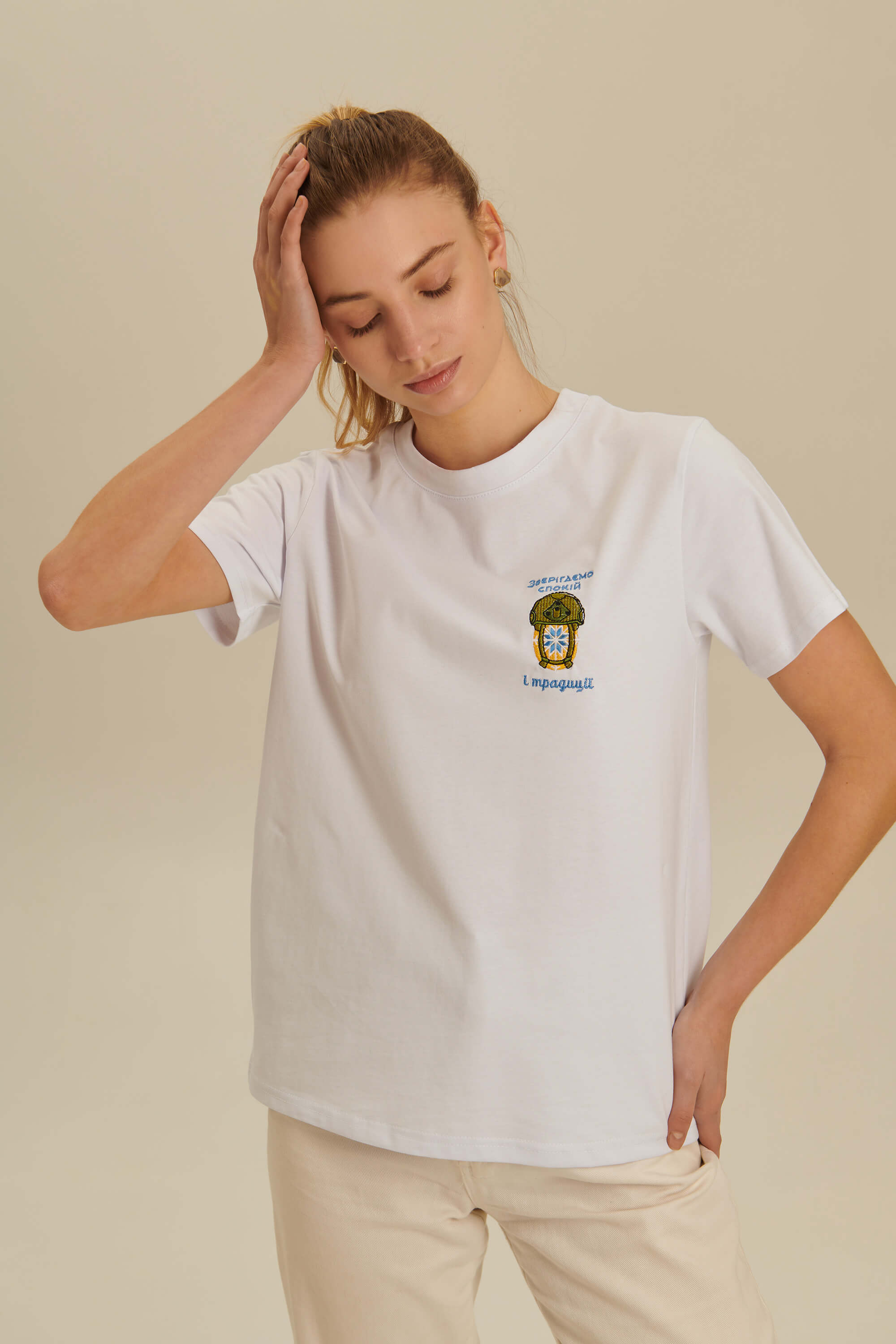 Woman embroidered T-shirt Зберігаємо спокій та традиції 2