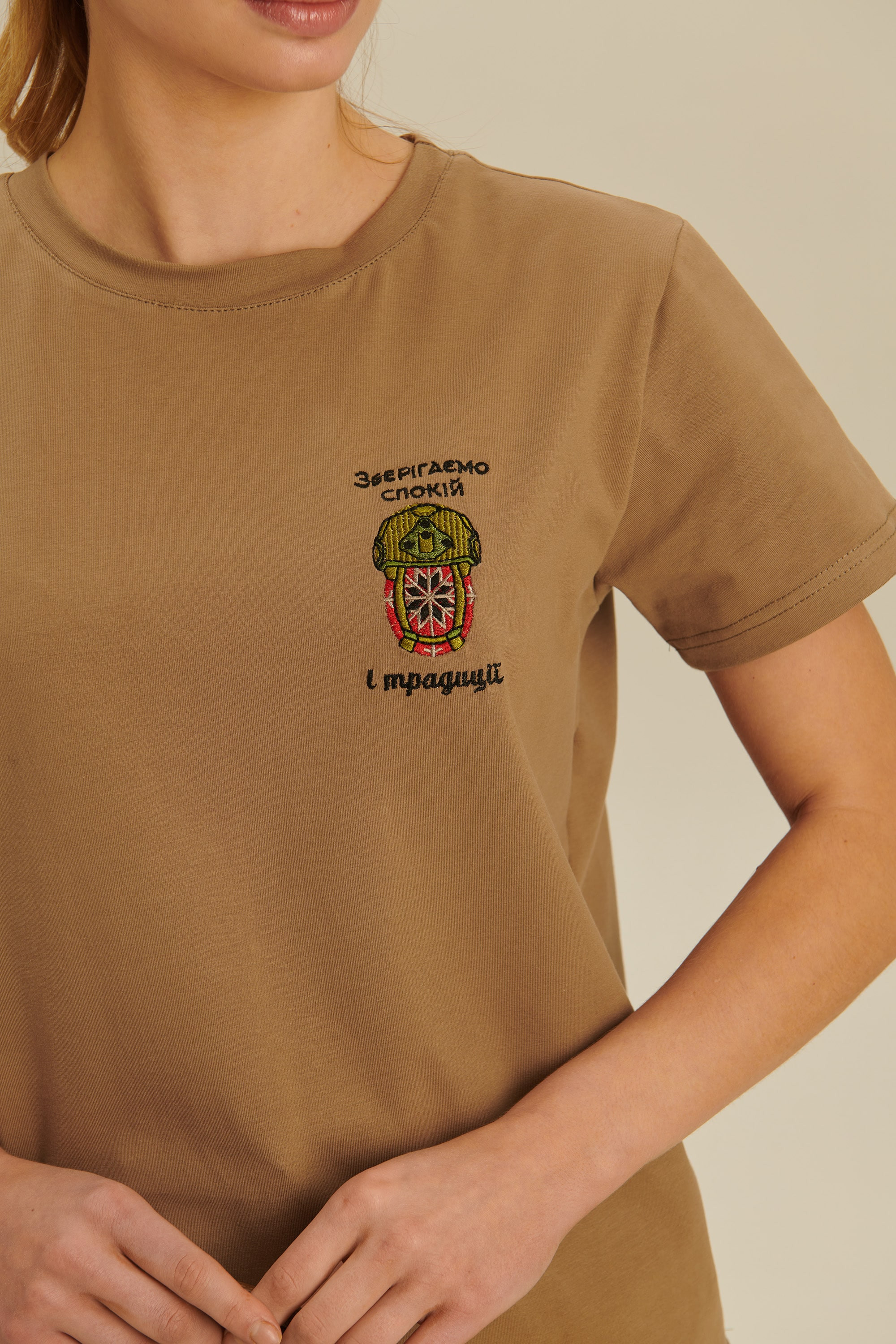 Woman embroidered T-shirt Зберігаємо спокій та традиції 3