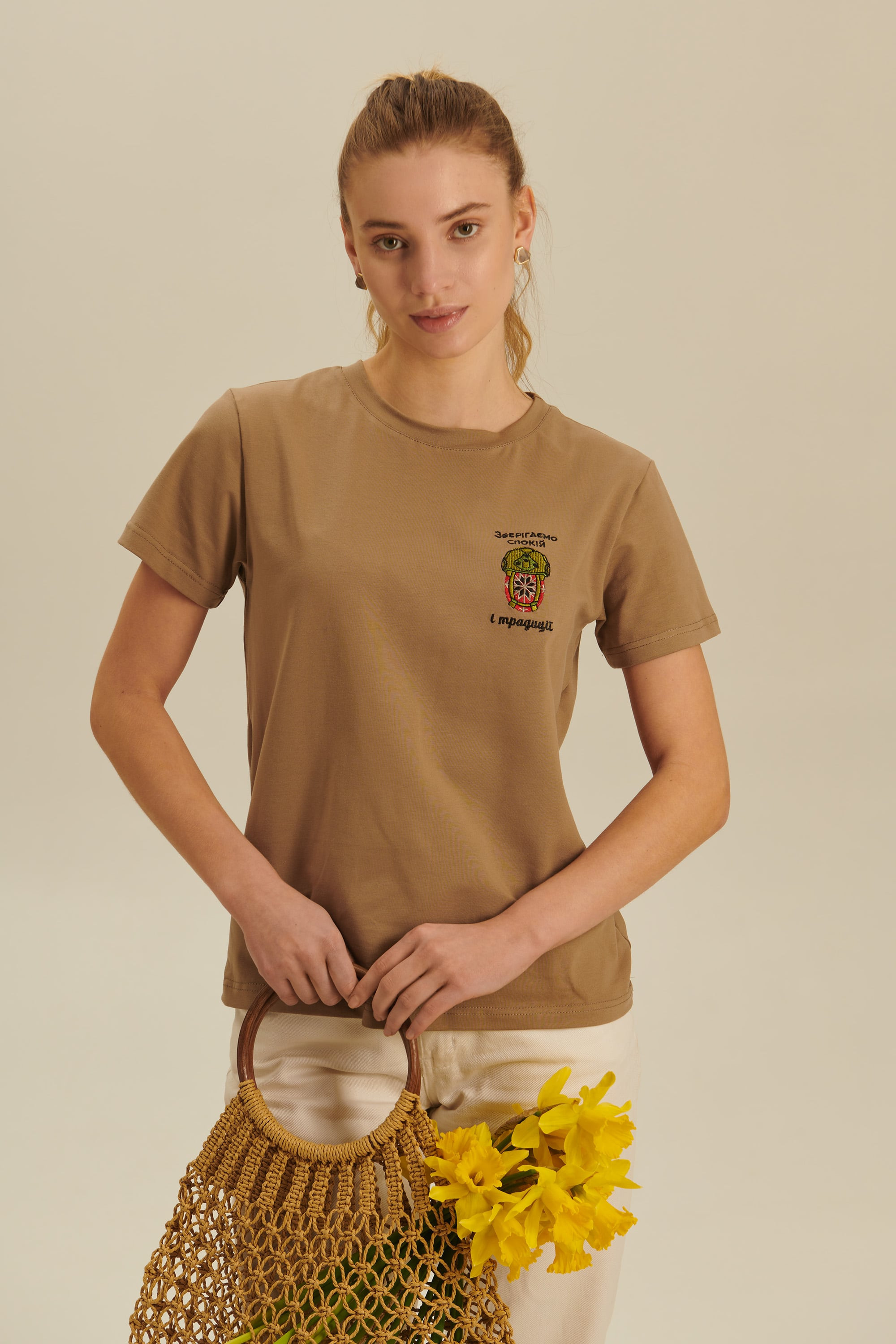 Woman embroidered T-shirt Зберігаємо спокій та традиції 3